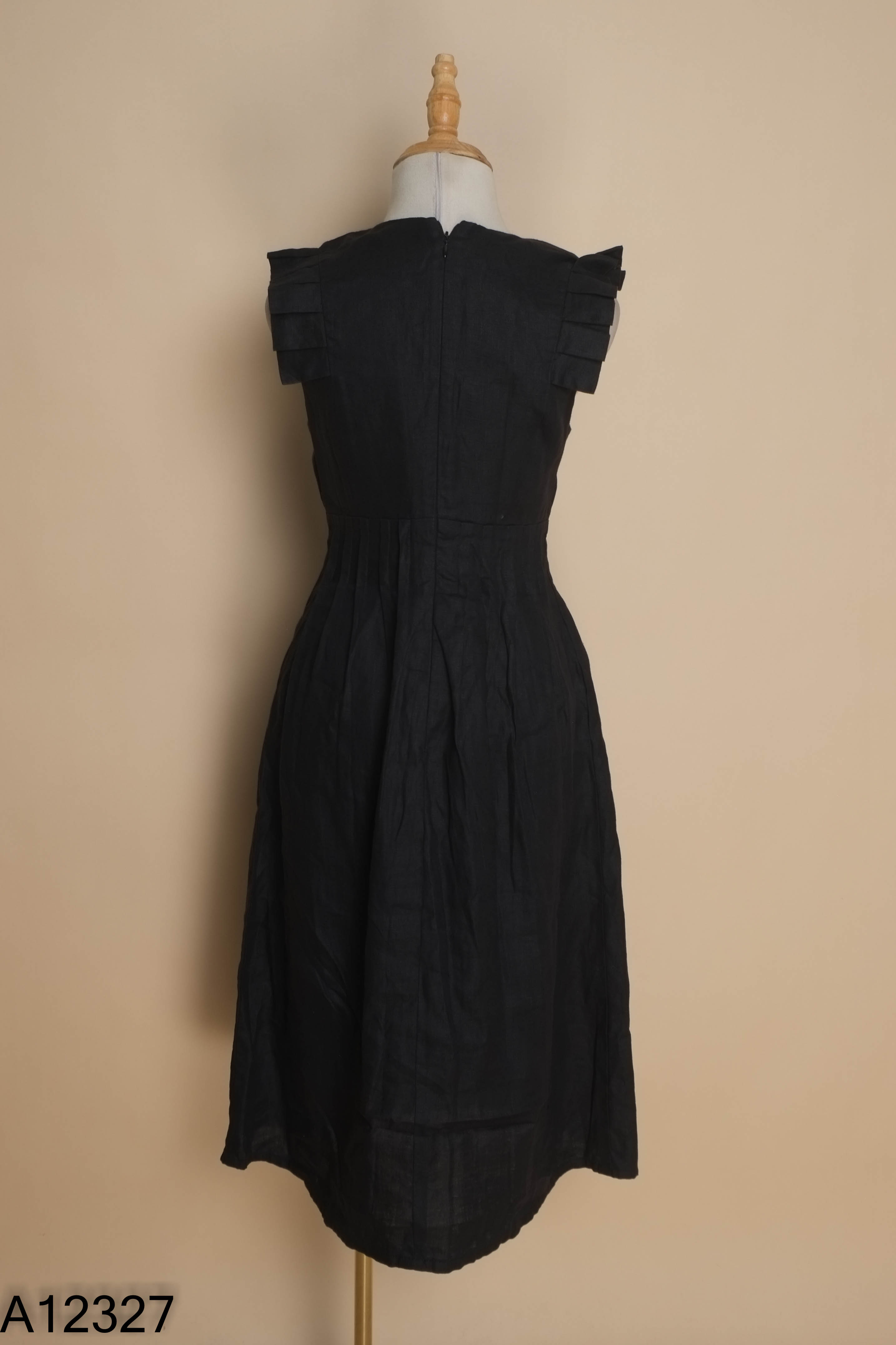 Váy linen đen FLEURIE gấp ly
