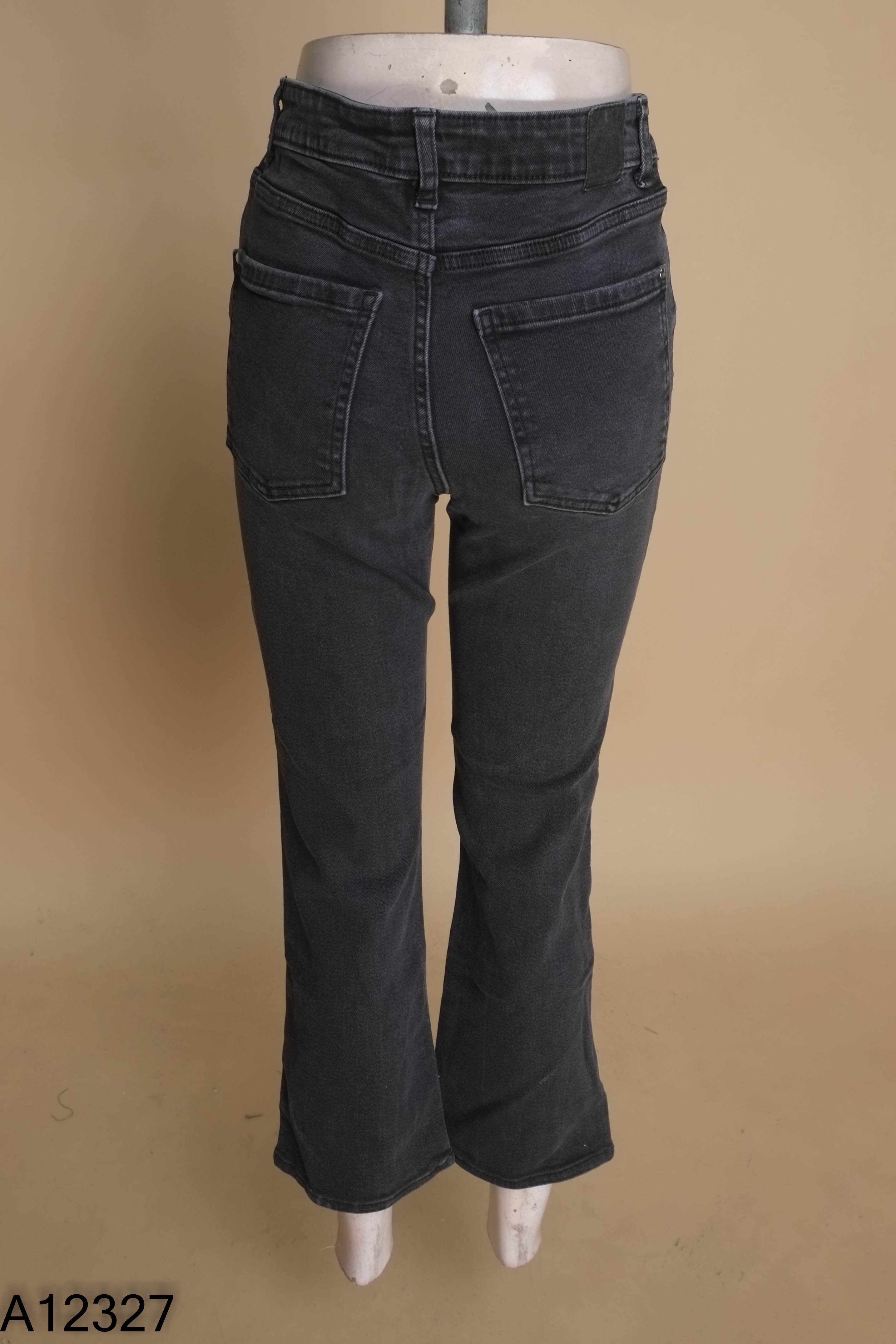 Quần jeans ZARA xám dáng loe