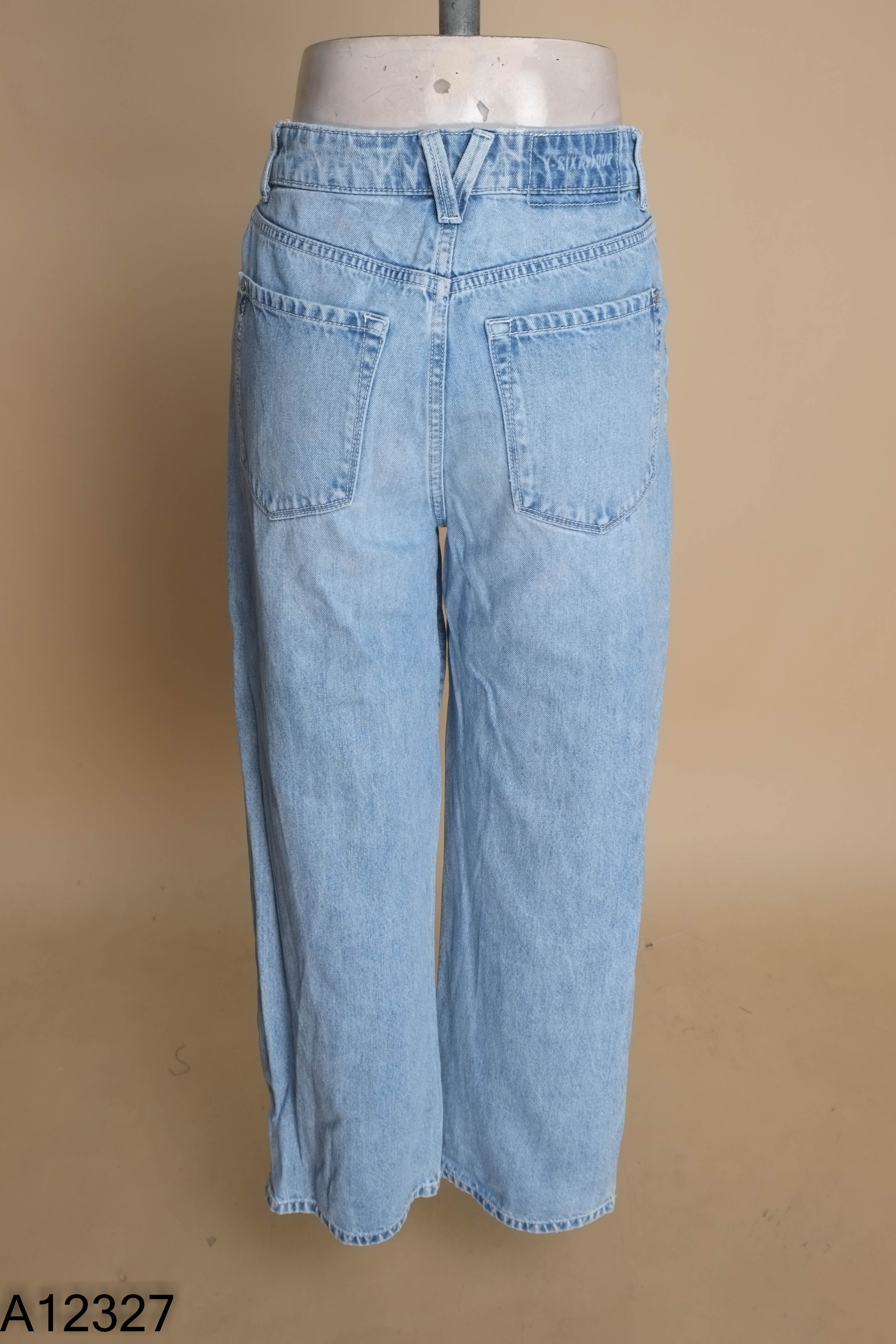 Quần jeans xanh trơn