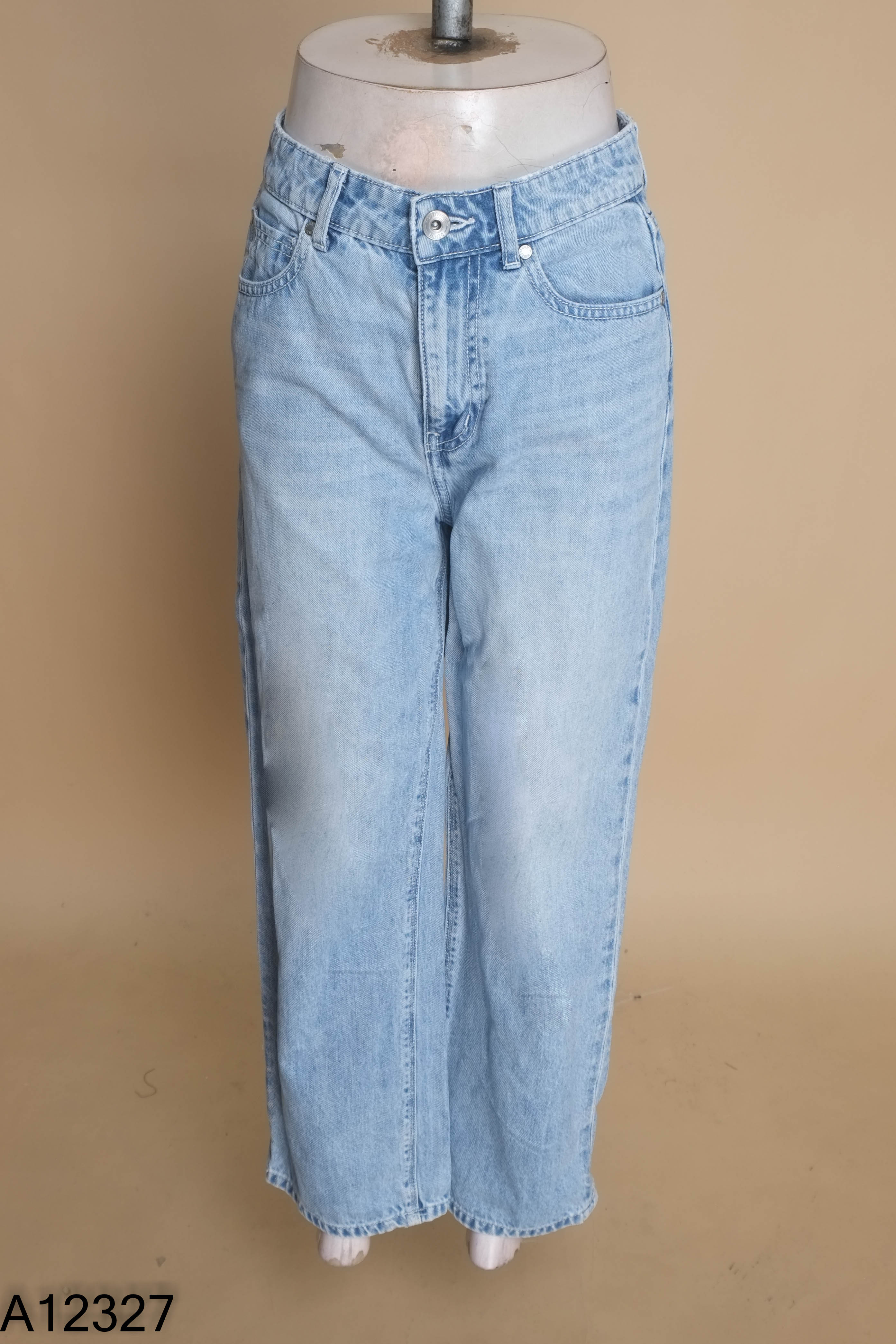 Quần jeans xanh trơn