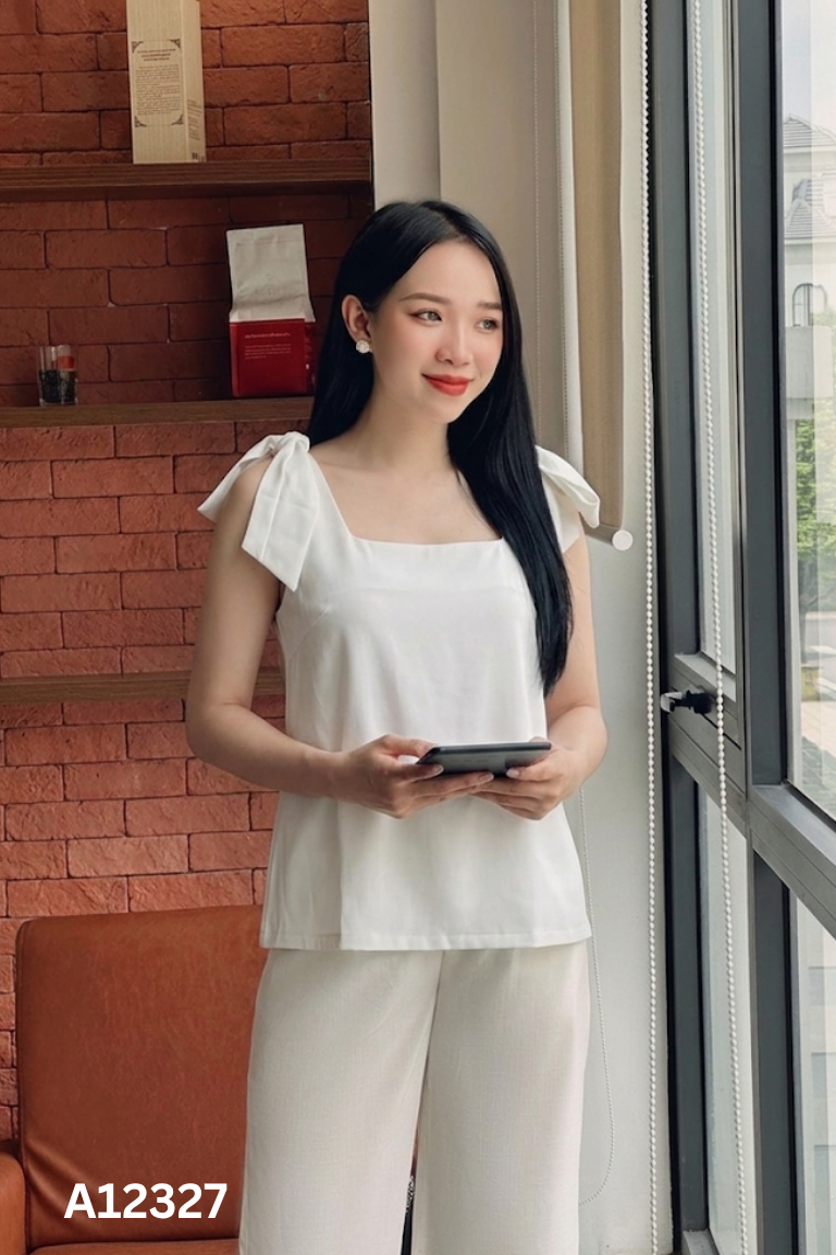 Áo trắng kem CAROLINE vai nơ
