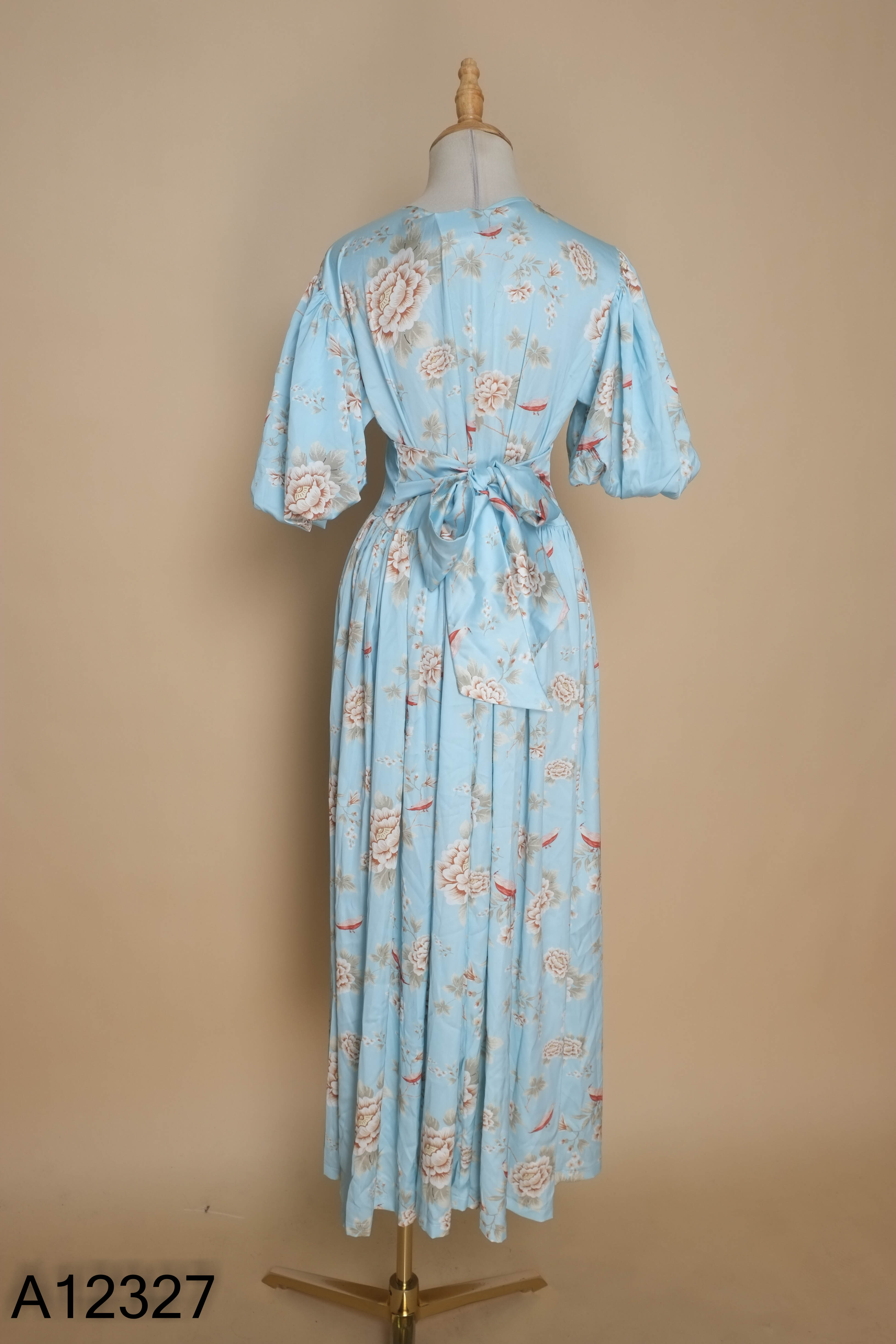 NEWTAG Váy lụa xanh hoa EM WEAR buộc eo