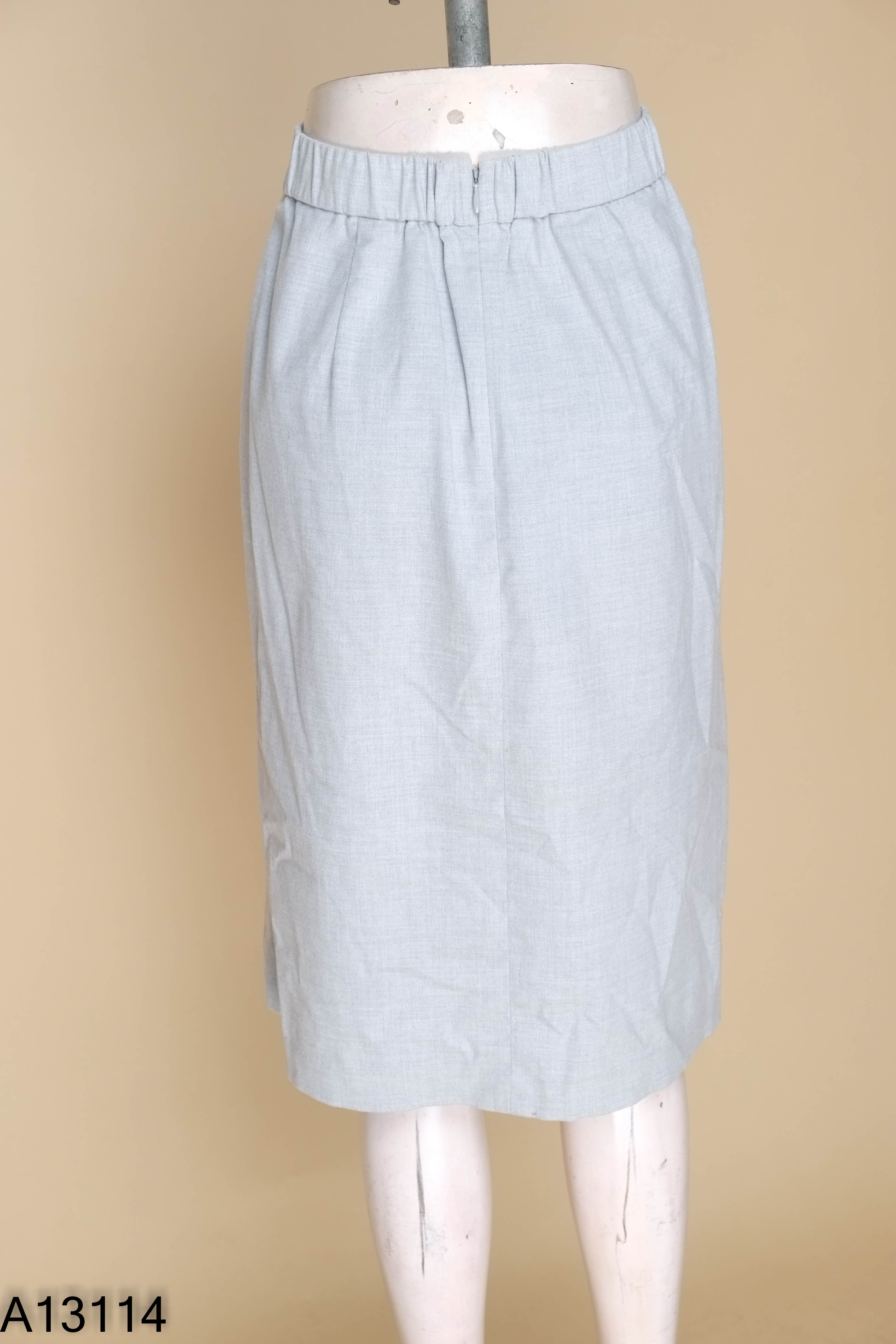 Chân váy UNIQLO xám trơn