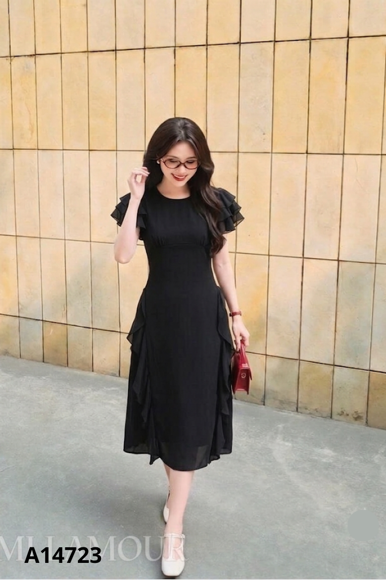 Váy AMI L'AMOUR đen viền bèo