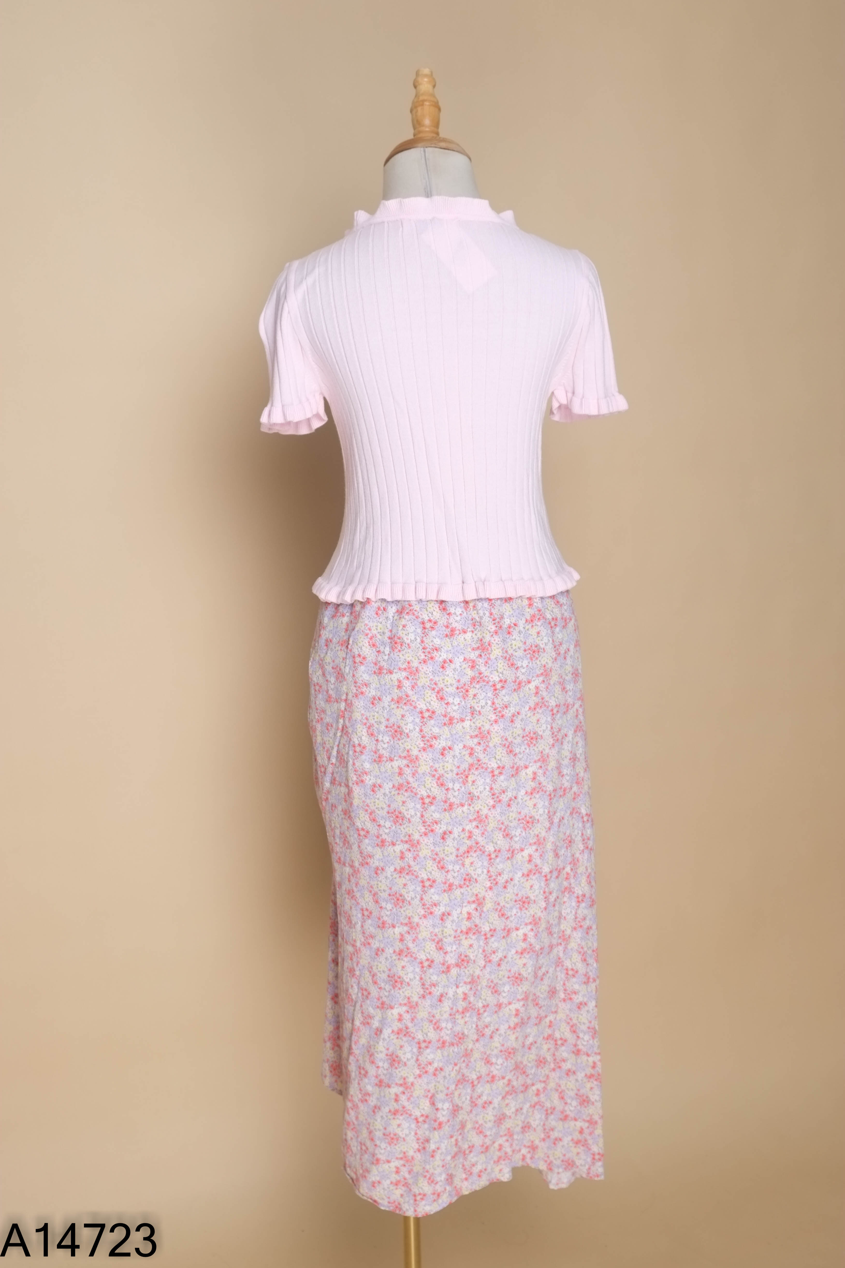 Set áo len hồng + chân váy hoa