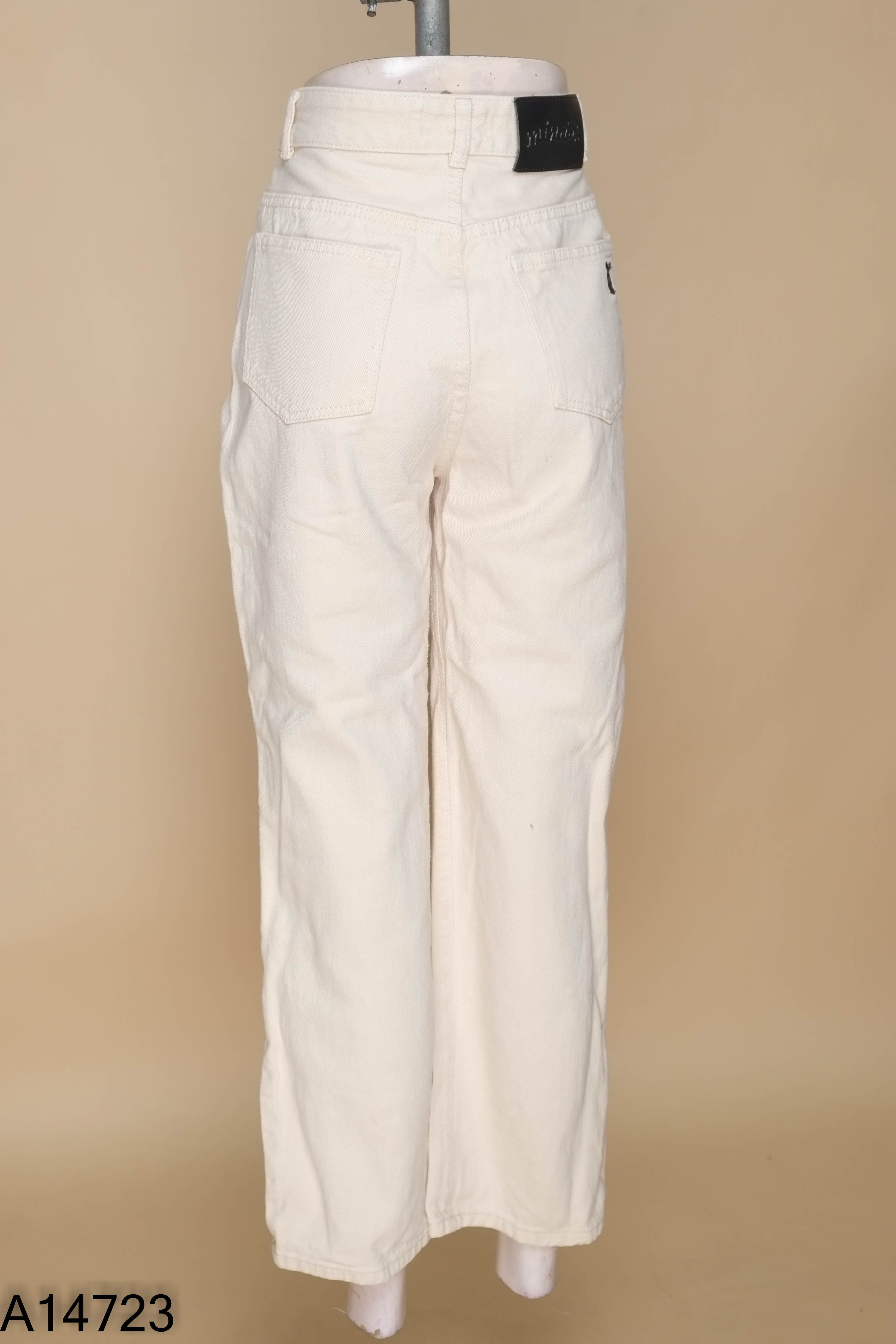Quần baggy jeans be