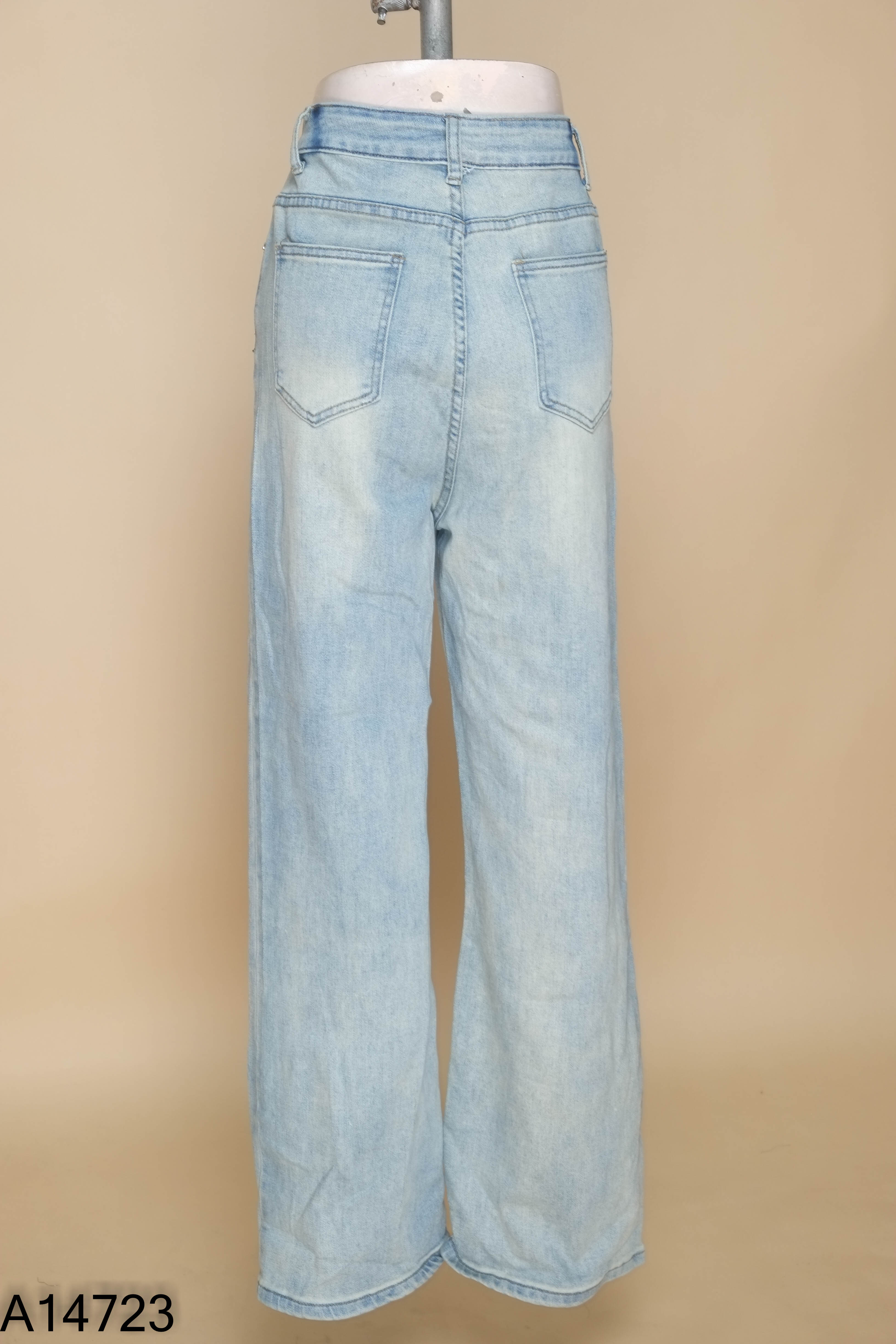 Quần jeans xnah đính đá