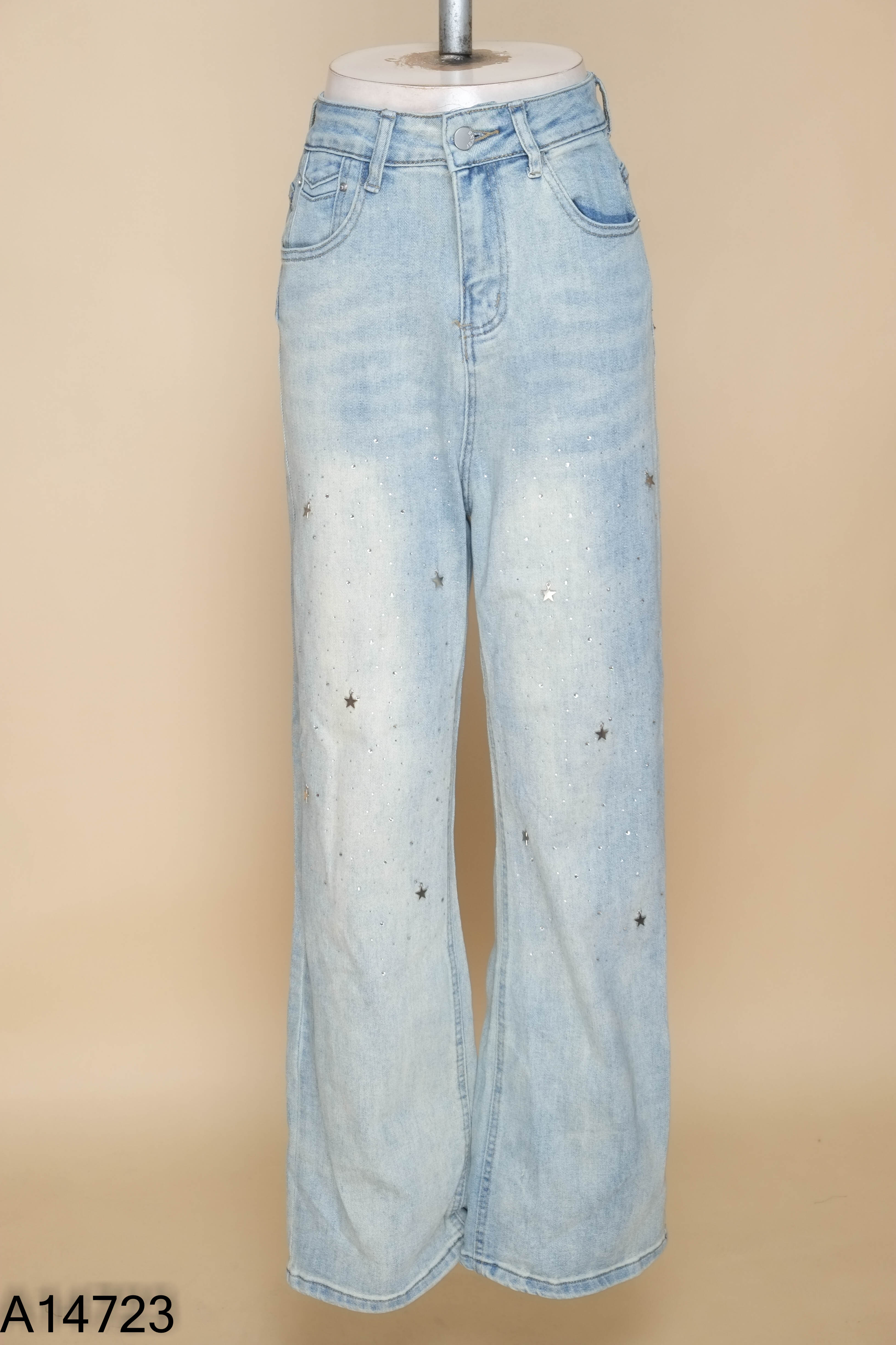 Quần jeans xnah đính đá