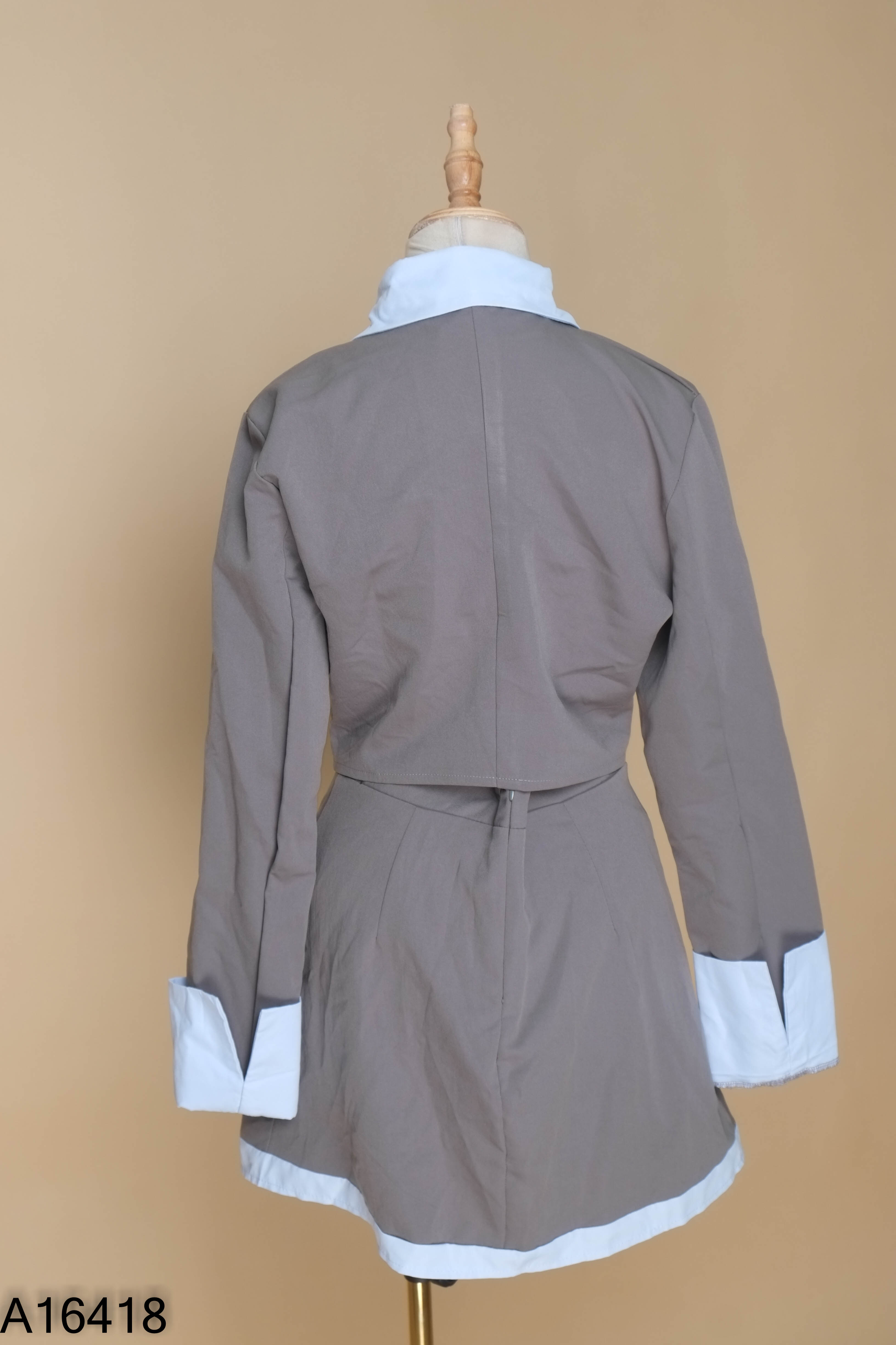 Set áo croptop + chân váy xám phối xanh