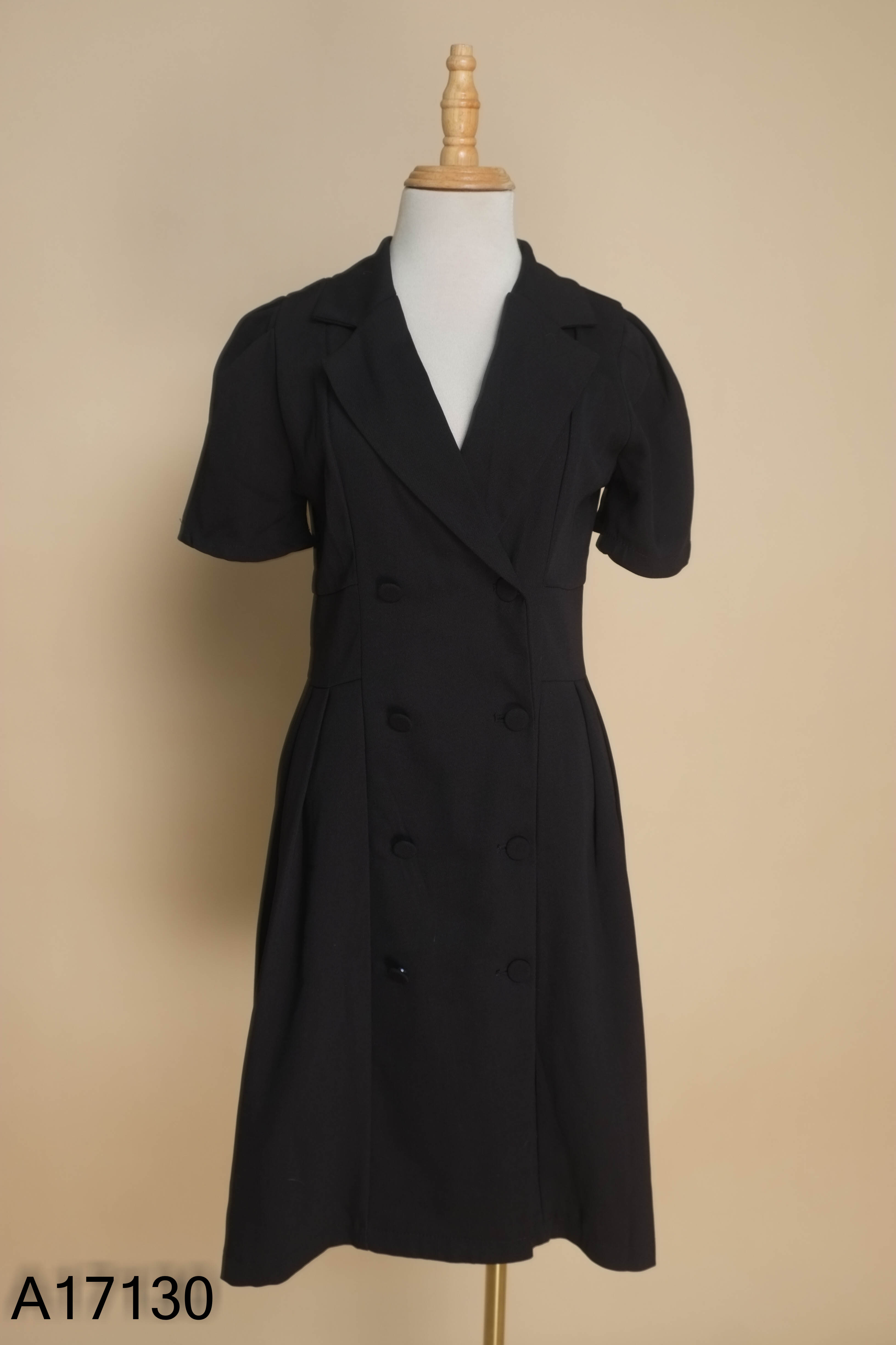 Váy D.B.N đen cổ vest