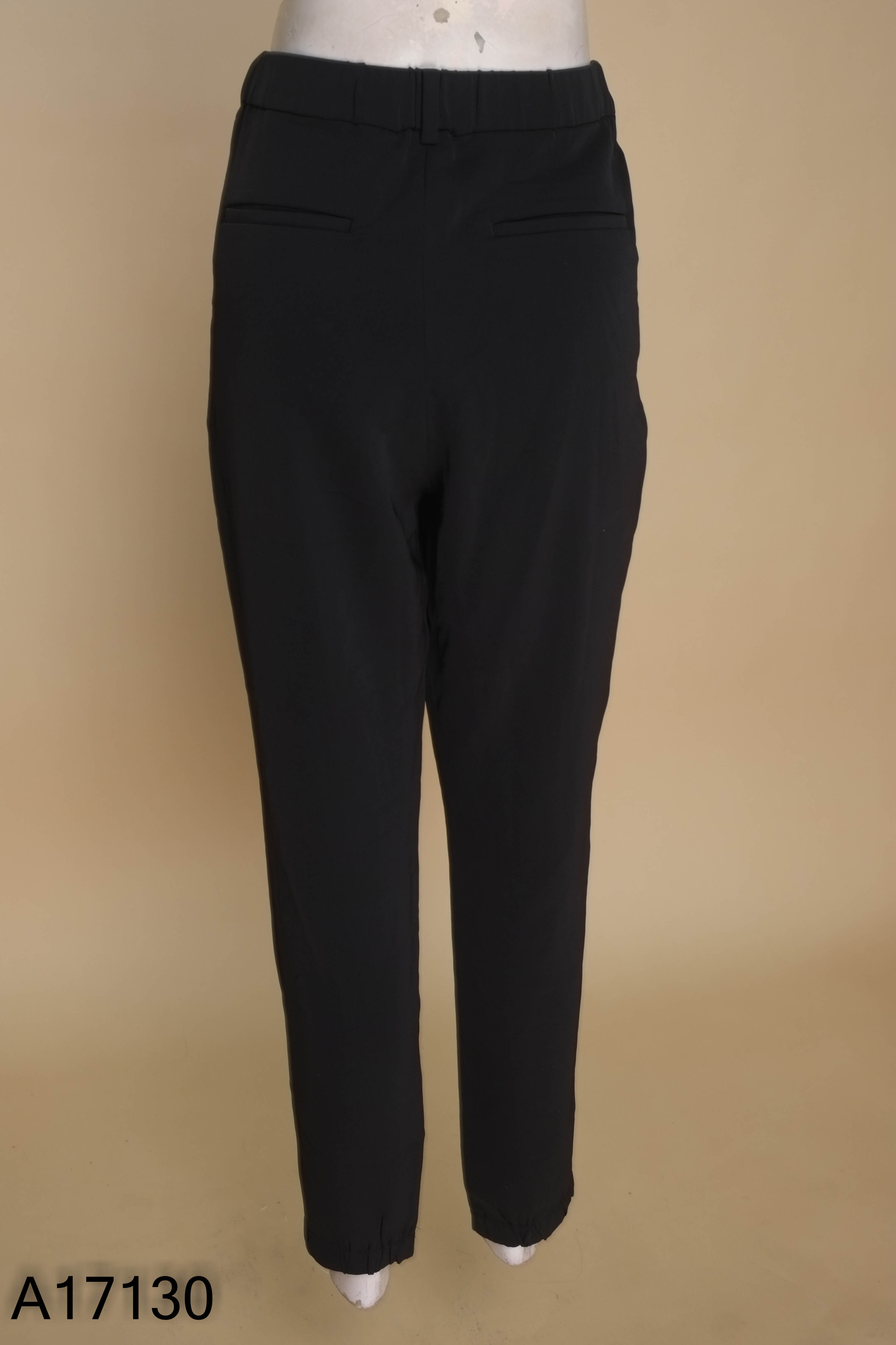 Quần UNIQLO vải đen