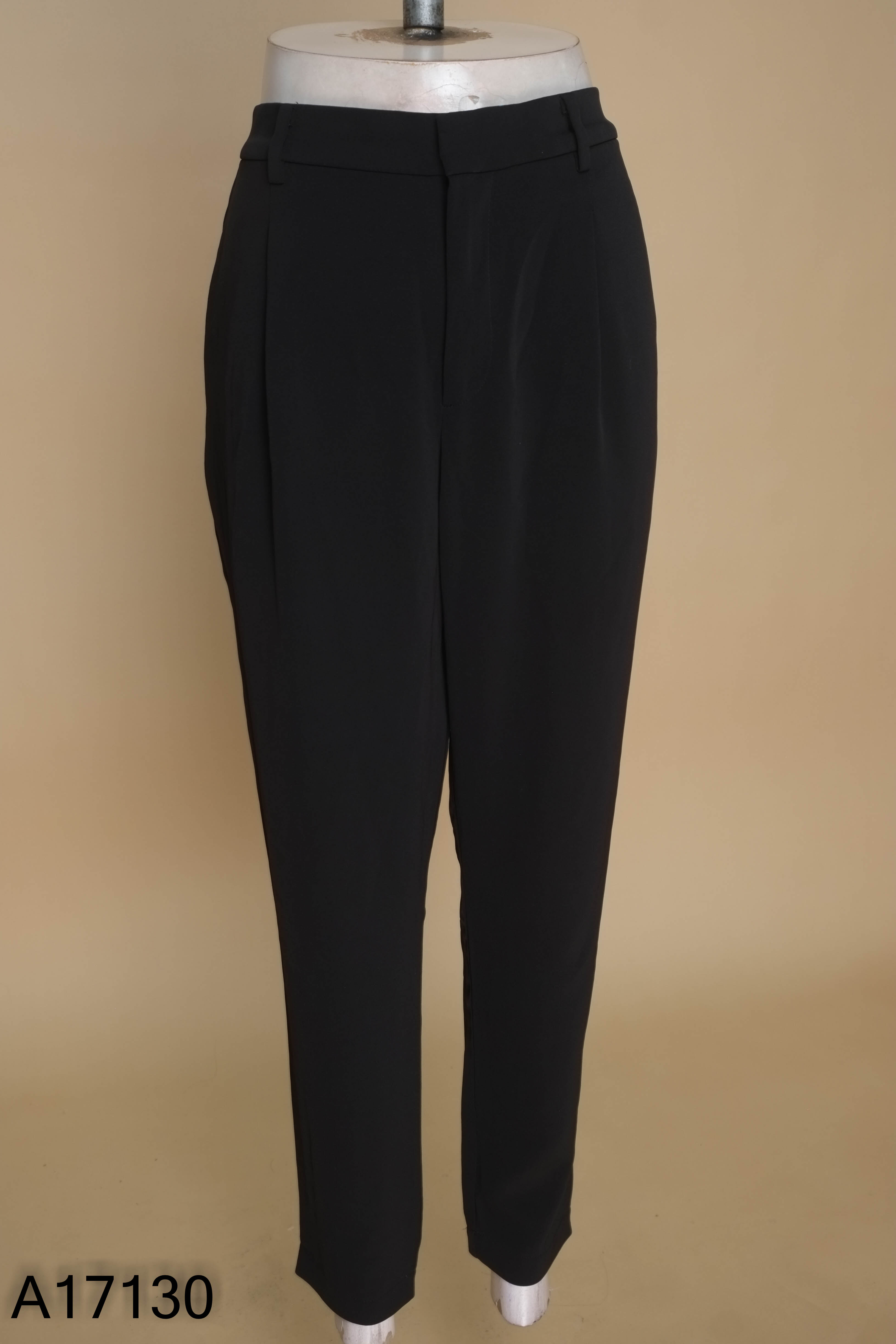 Quần UNIQLO vải đen