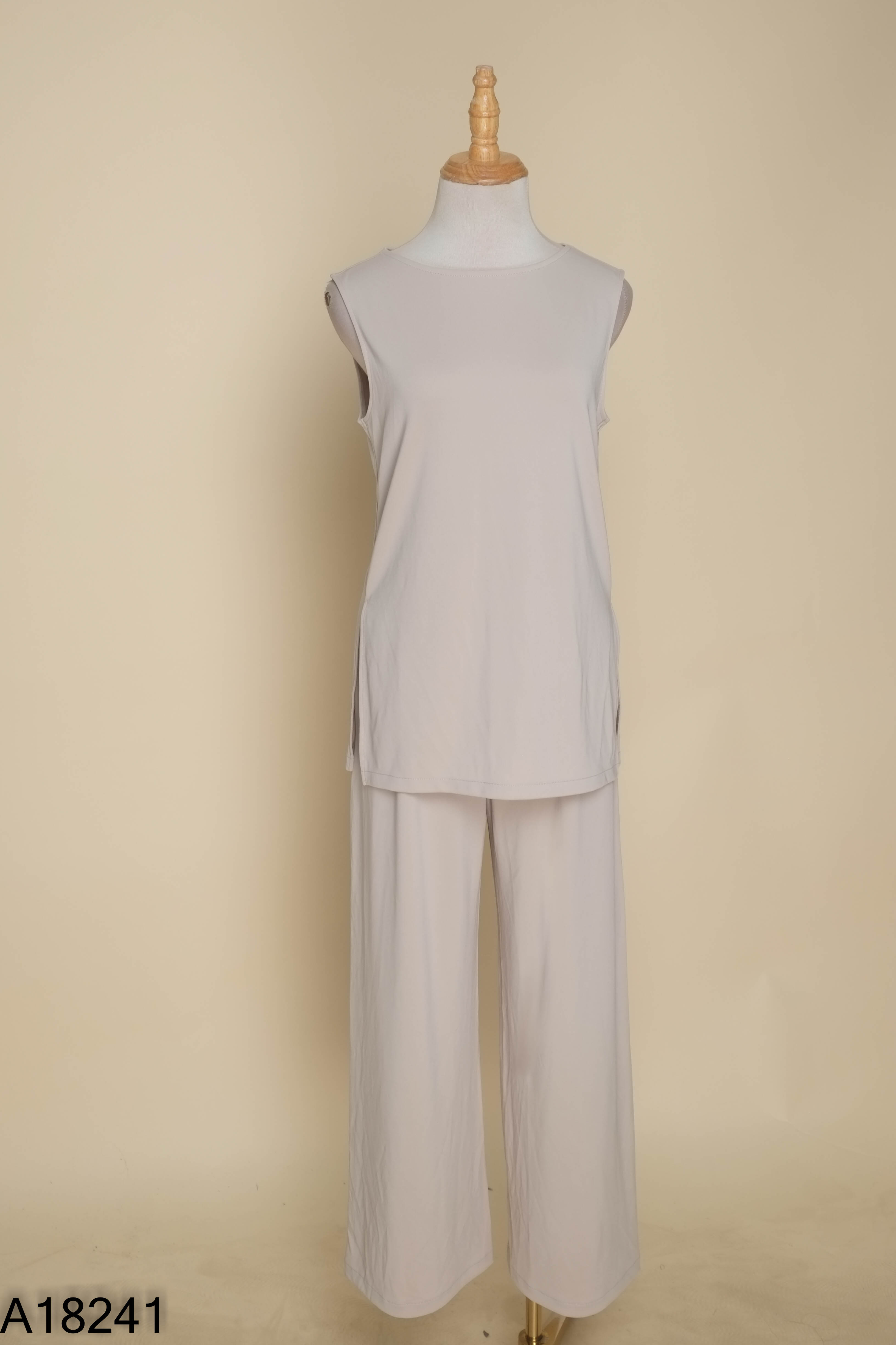 Set sát nách nâu UNIQLO+quần