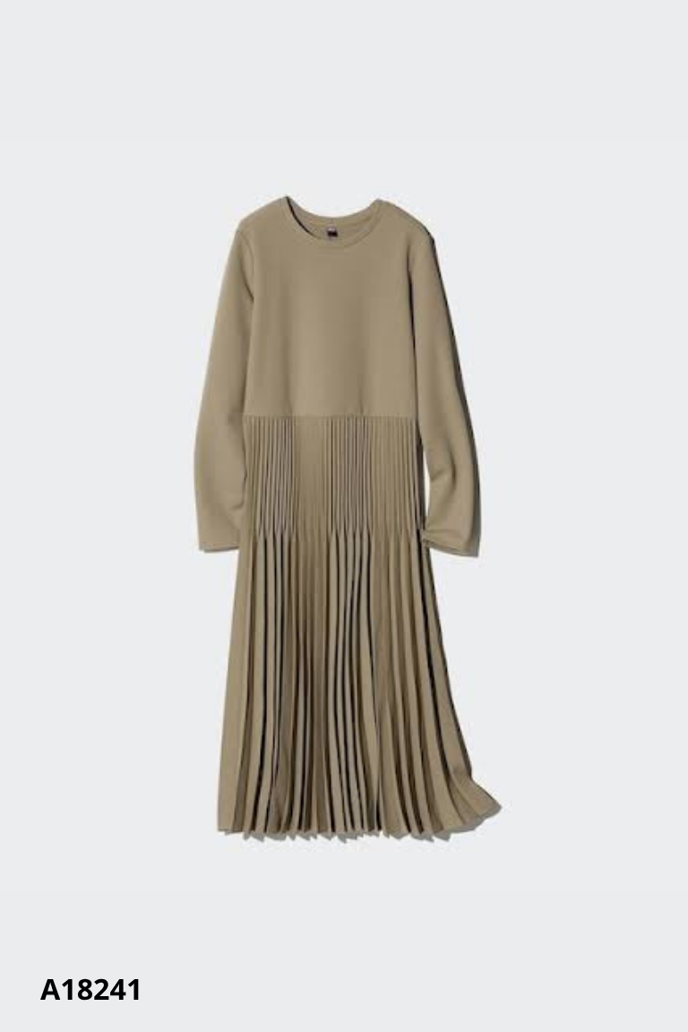 Váy nâu UNIQLO xếp li dài tay