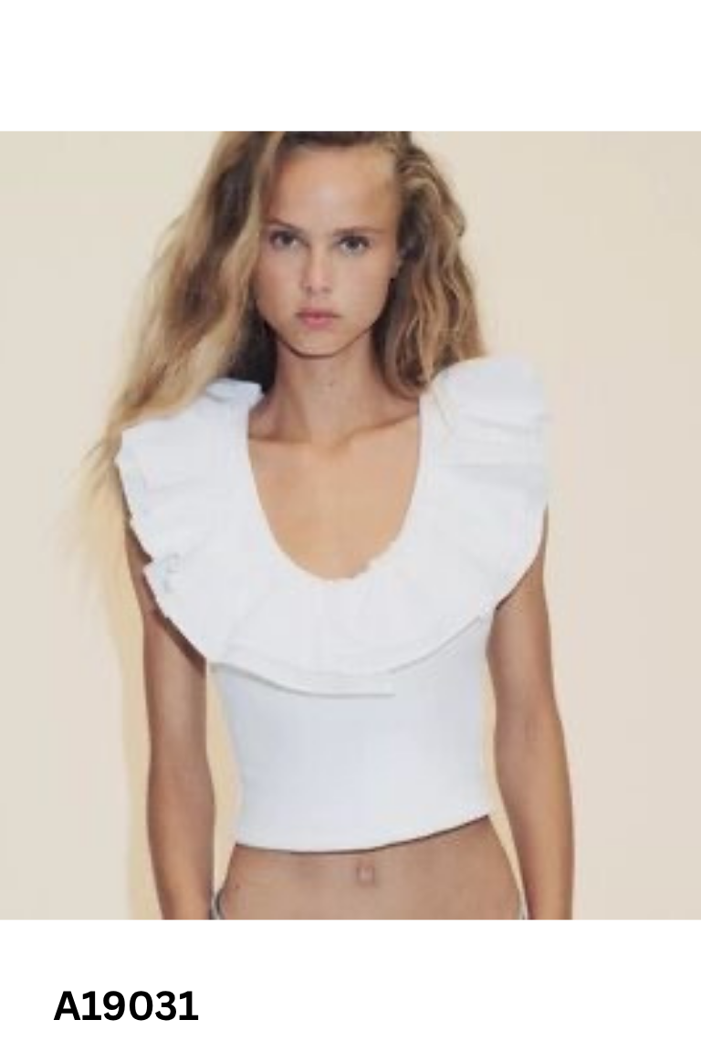 Áo trắng ZARA phối bèo