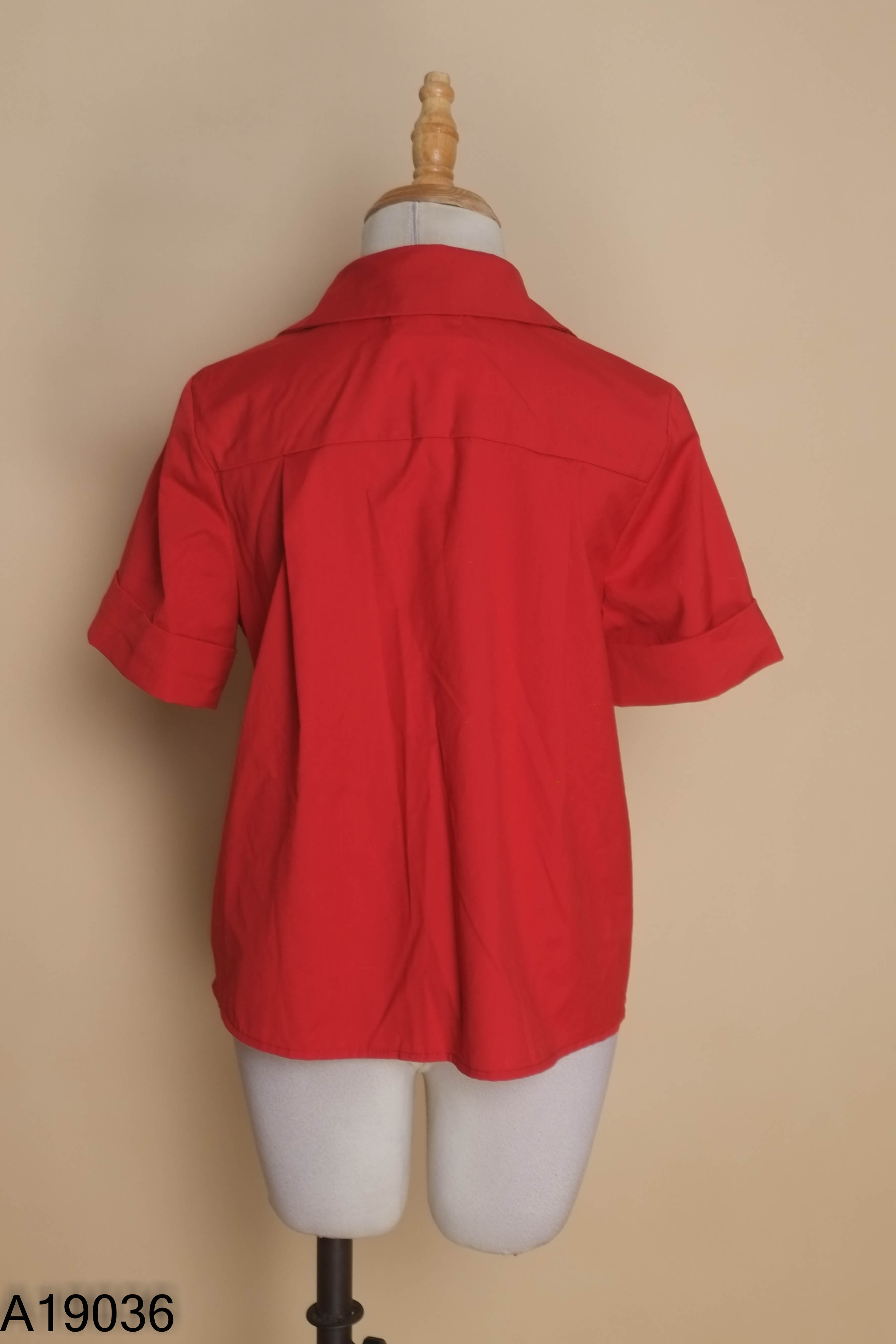 Áo đỏ NTL STUDIO gấp ly