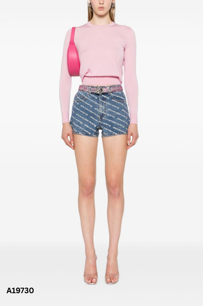 Quần short jean xanh phối chữ