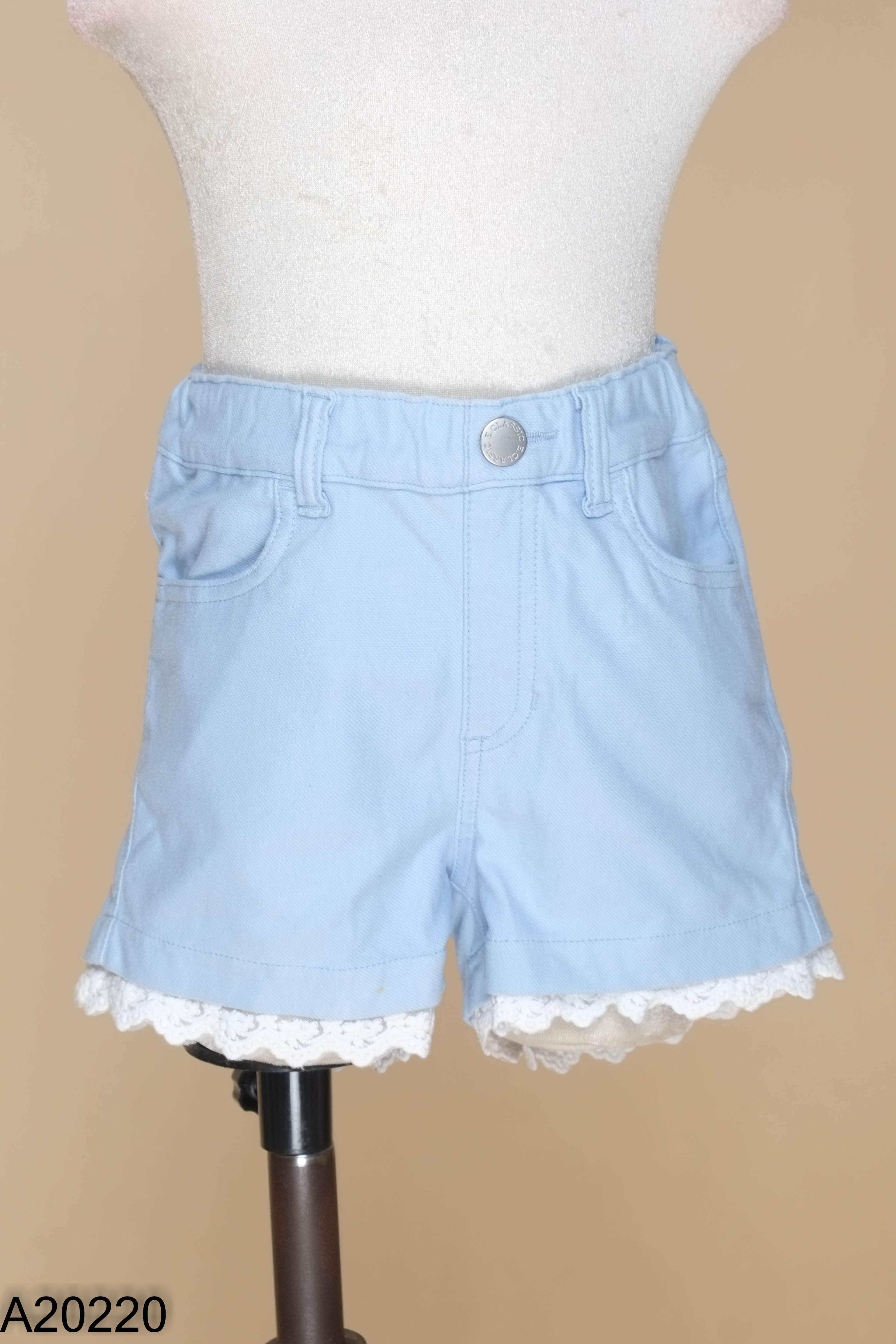 Quần short xanh viền ren KIDS