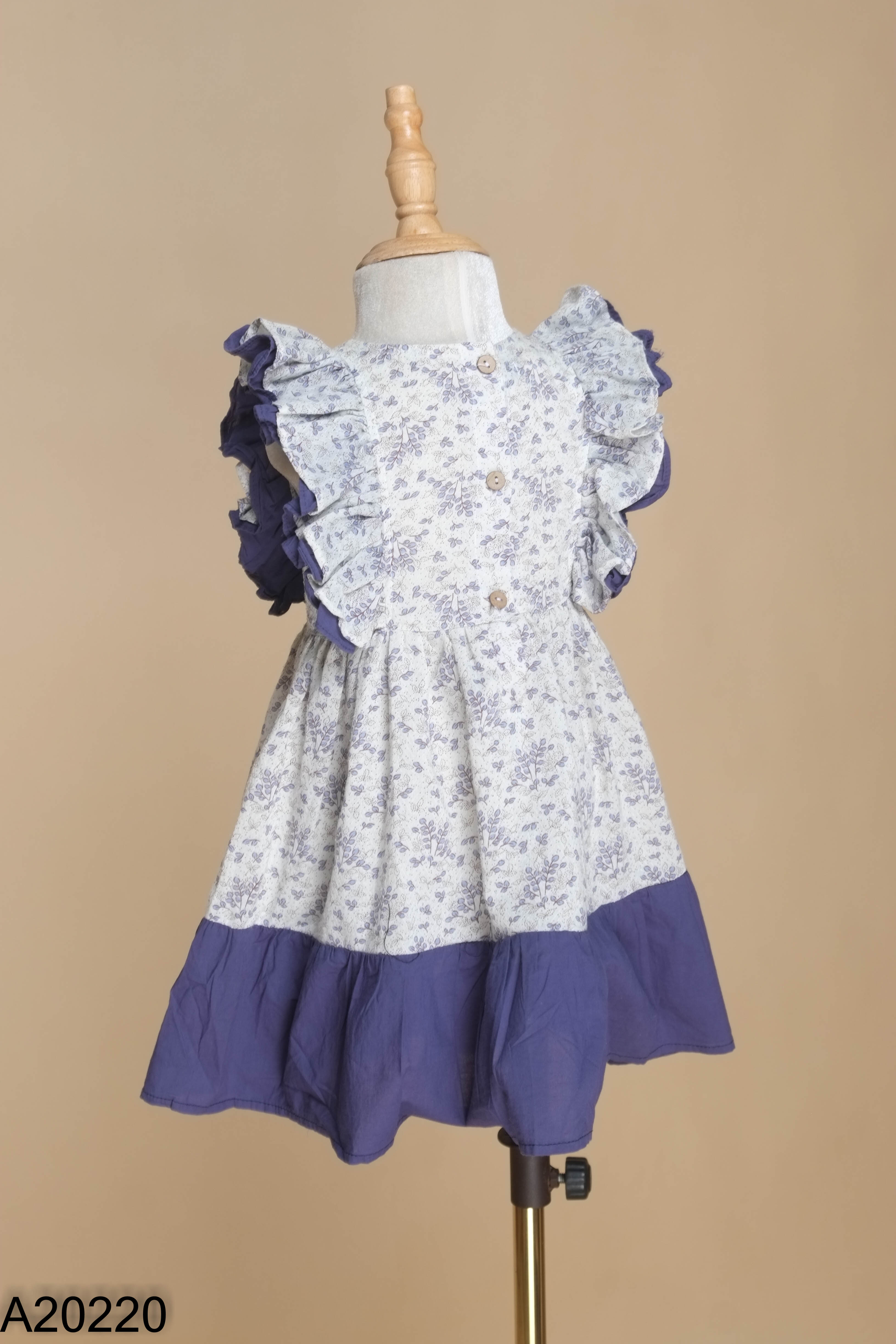 Váy babydoll trắng họa tiết xanh KIDS