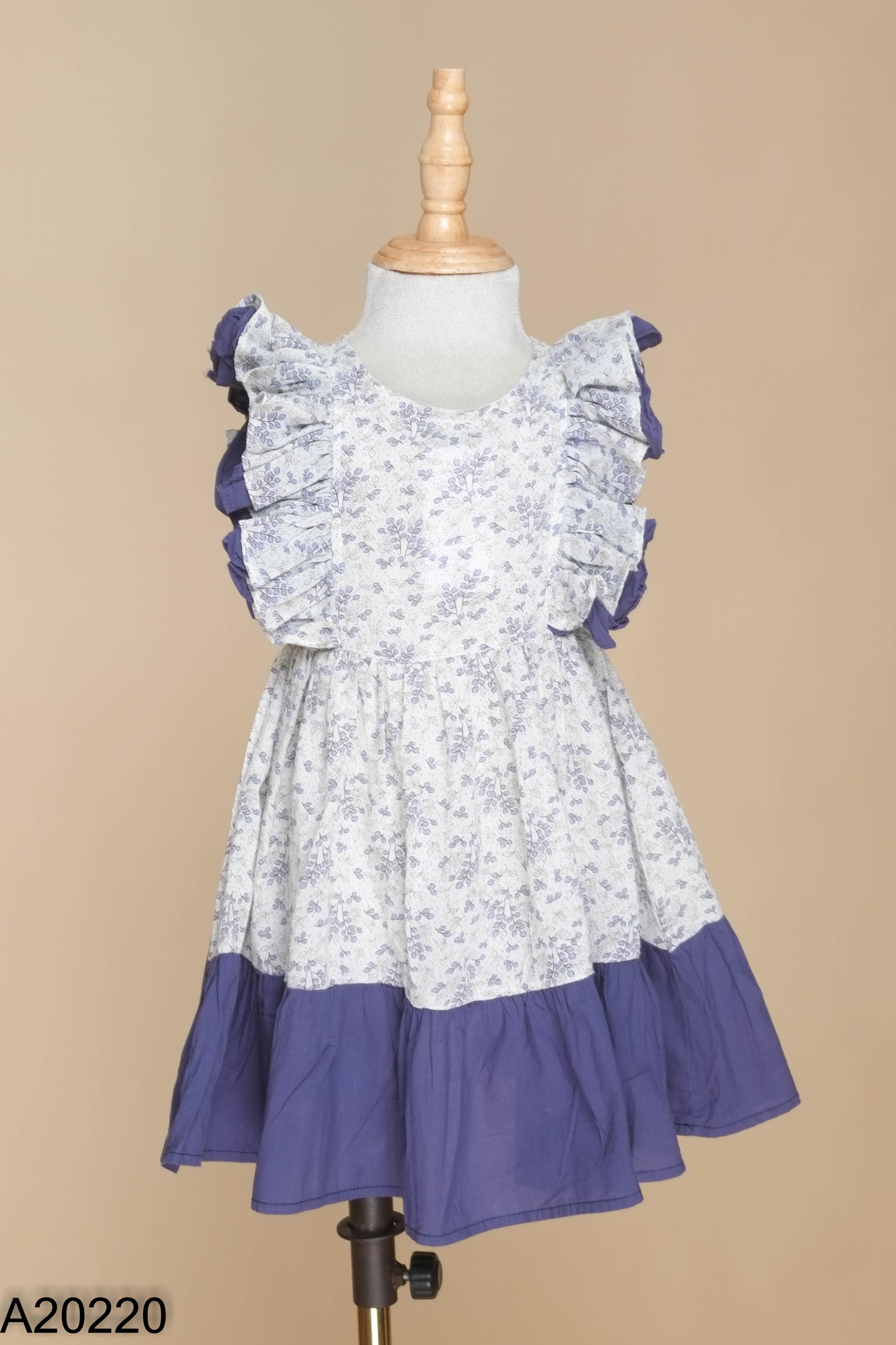 Váy babydoll trắng họa tiết xanh KIDS