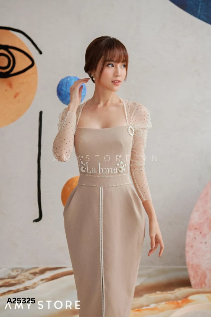 Váy be AMY thêu chữ phối tay lưới