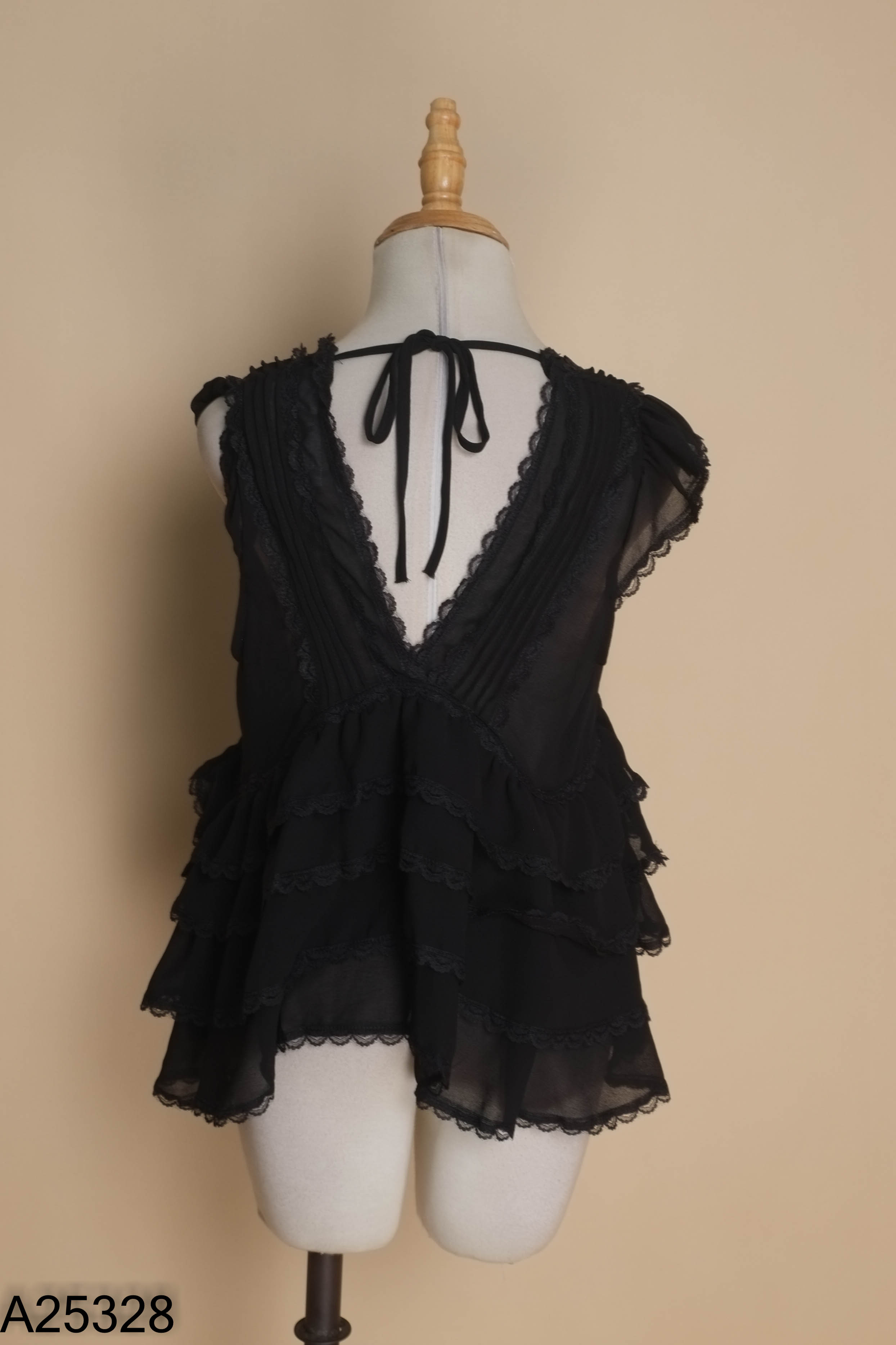 Áo babydoll đen viền ren
