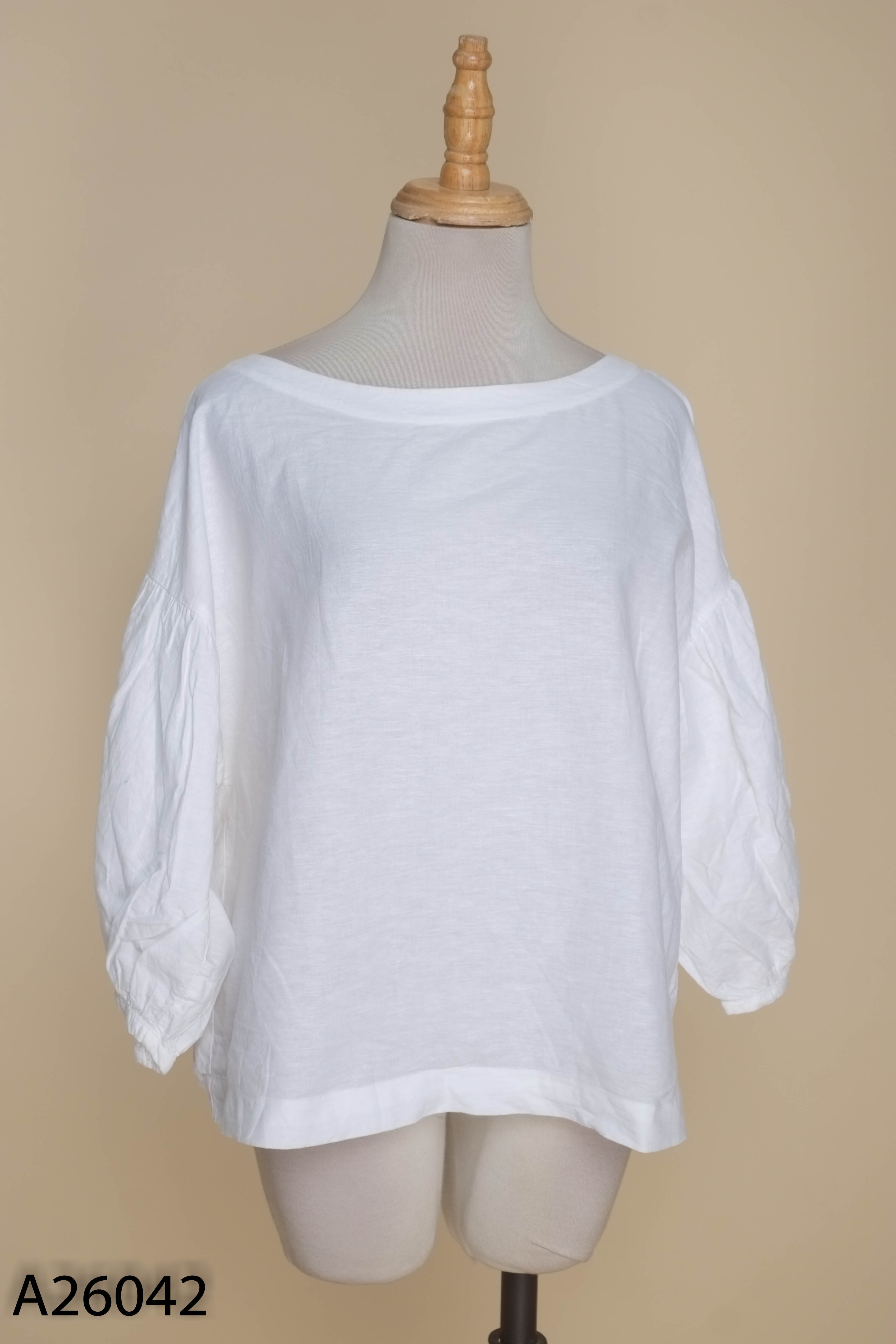 Áo kiểu trắng UNIQLO linen cổ thuyền