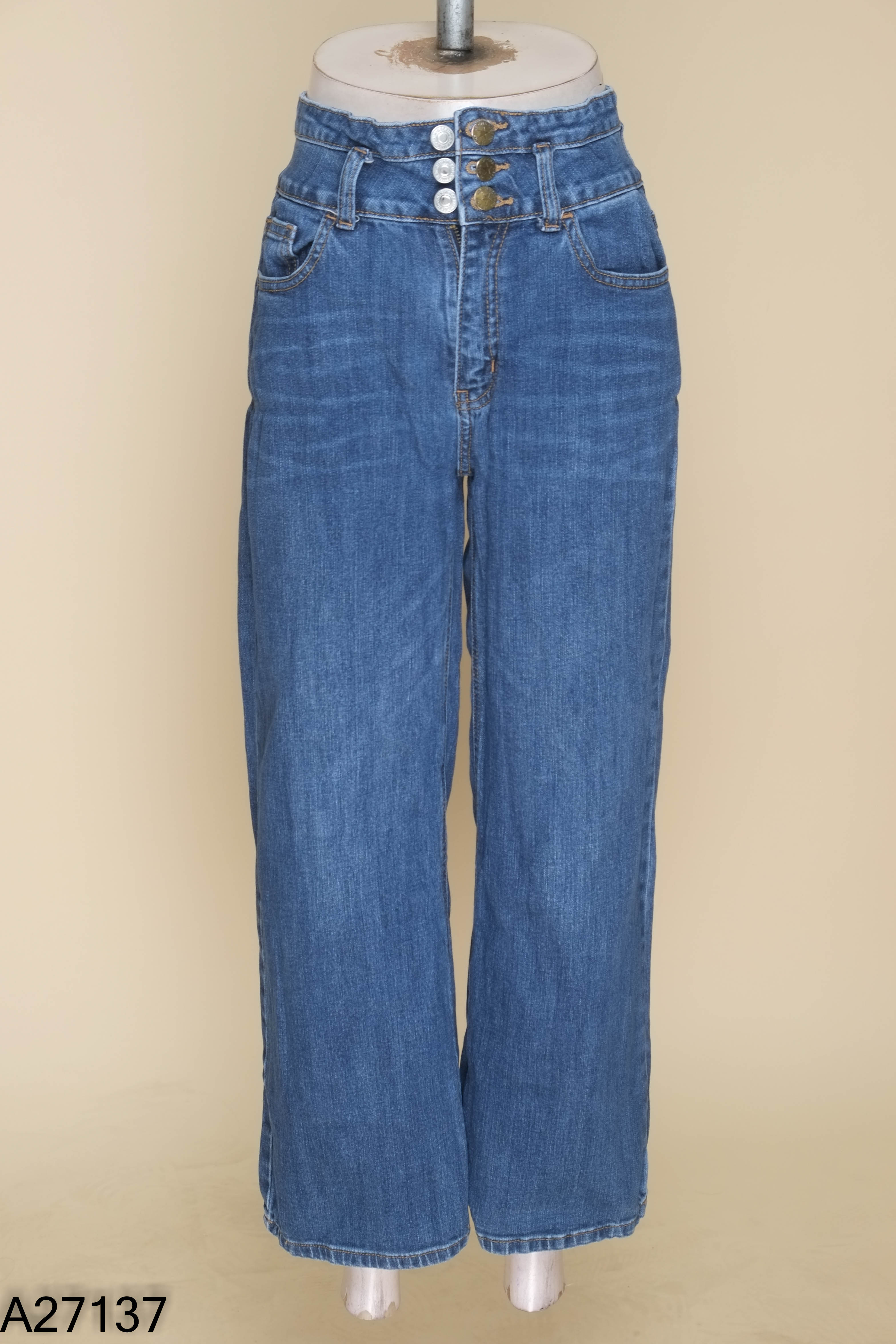 Quần jeans xanh ống suông
