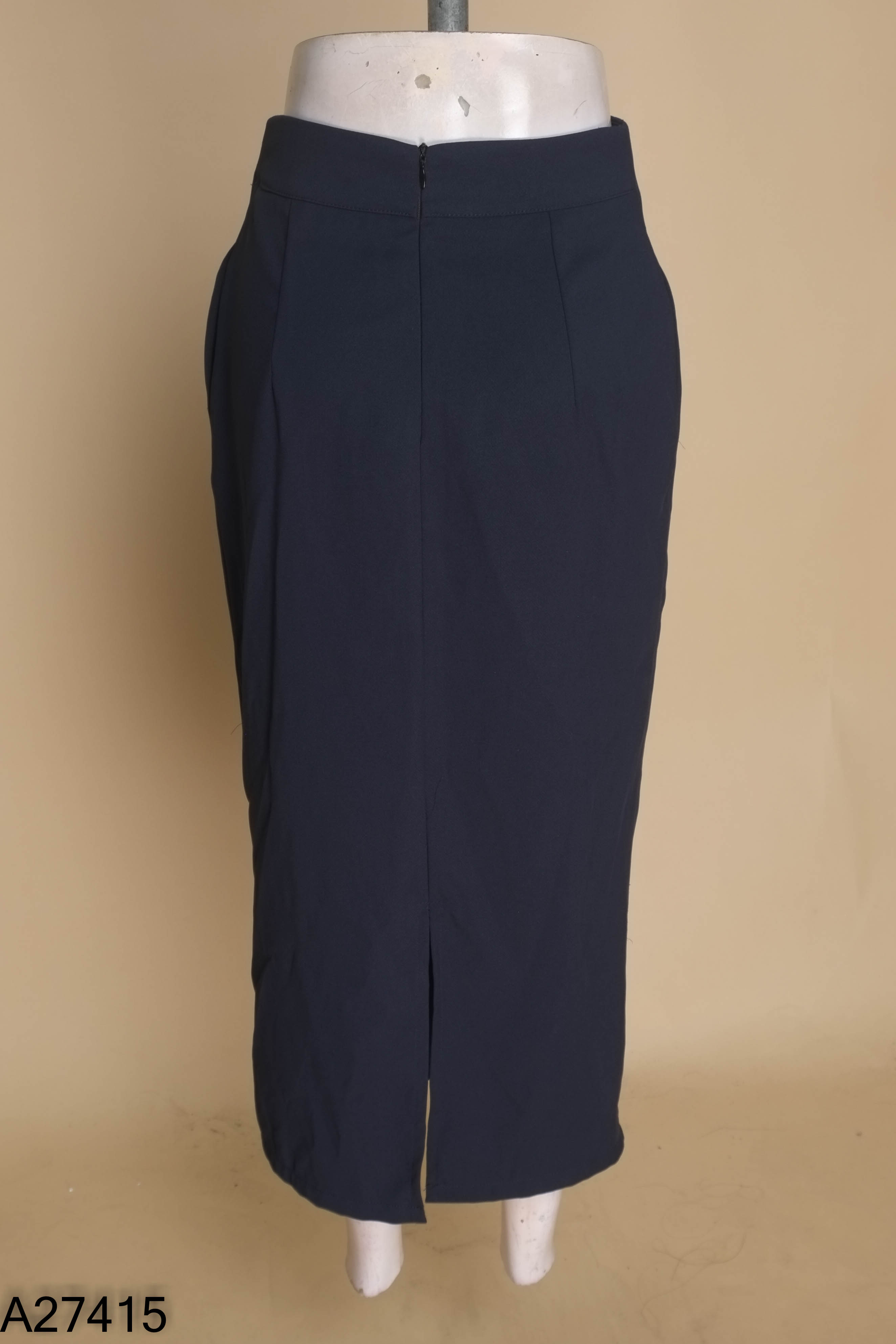 Chân váy xanh than dài vạt