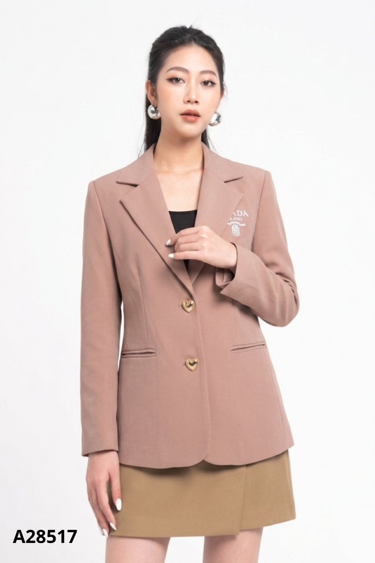 Áo khoác vest nâu thêu chữ