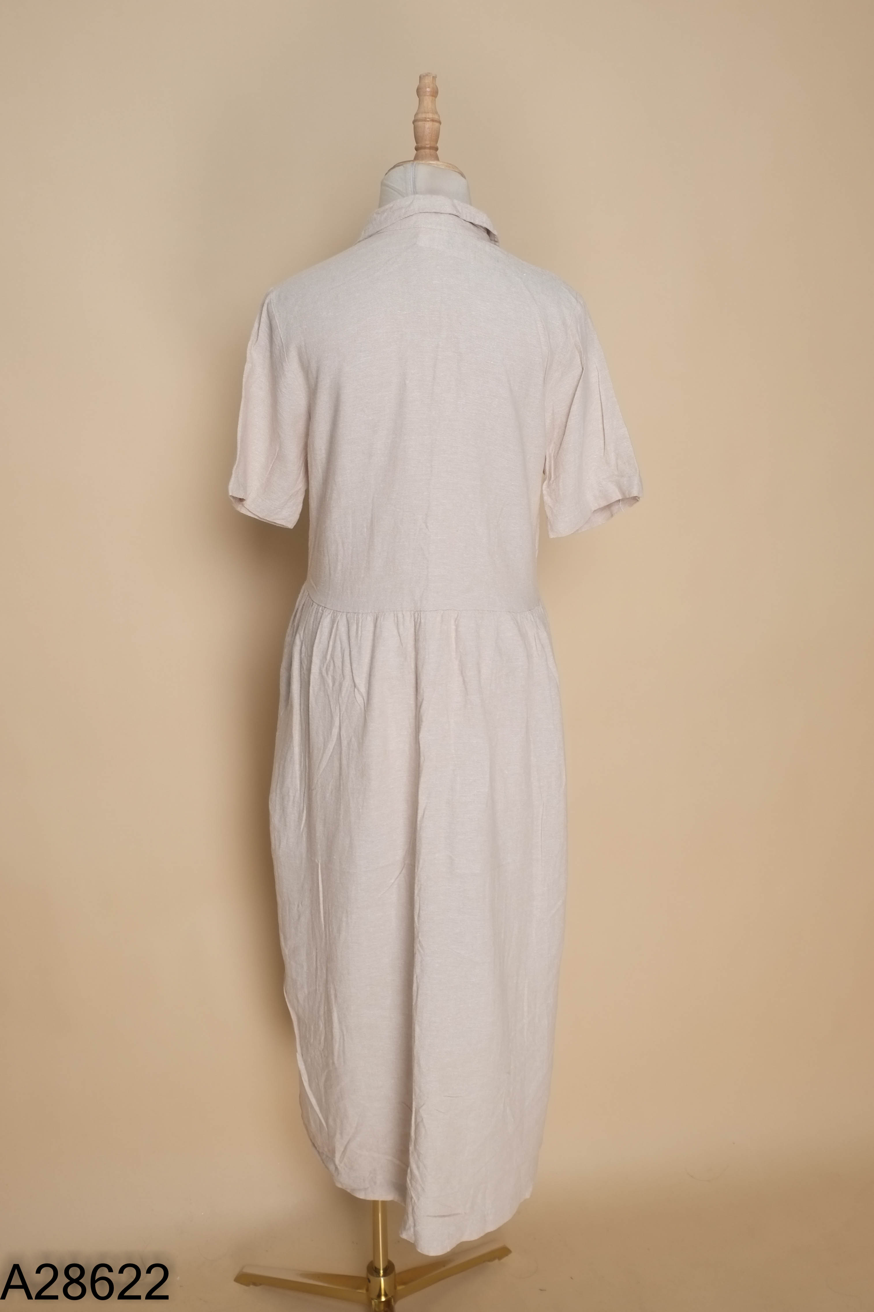 Váy linen be cổ thêu hoa