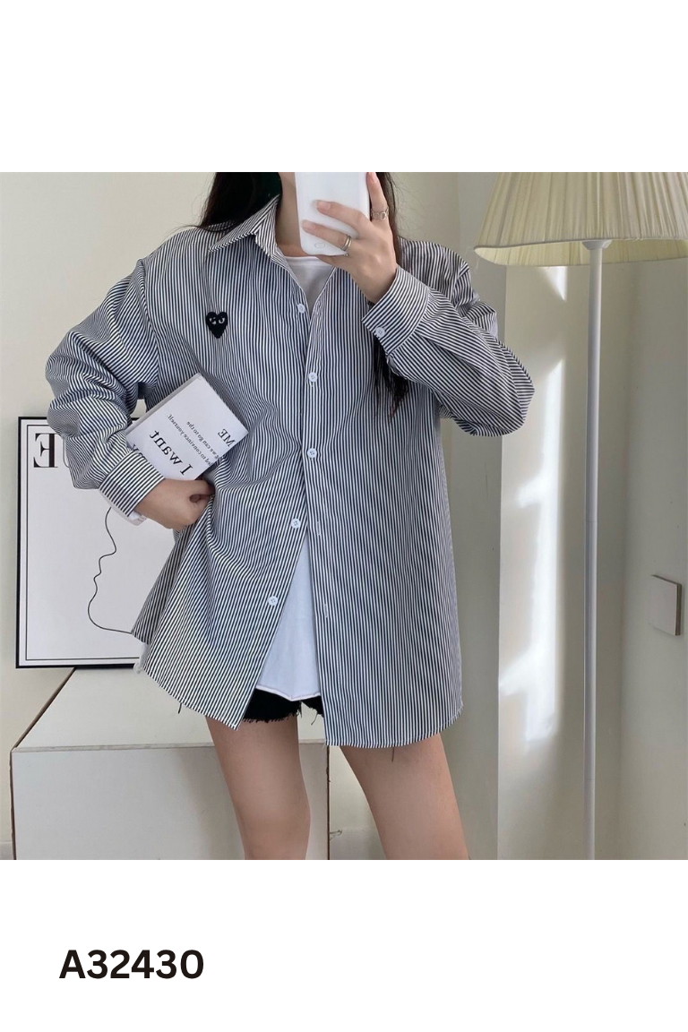 Áo sơ mi trắng sọc đen thêu trái tim