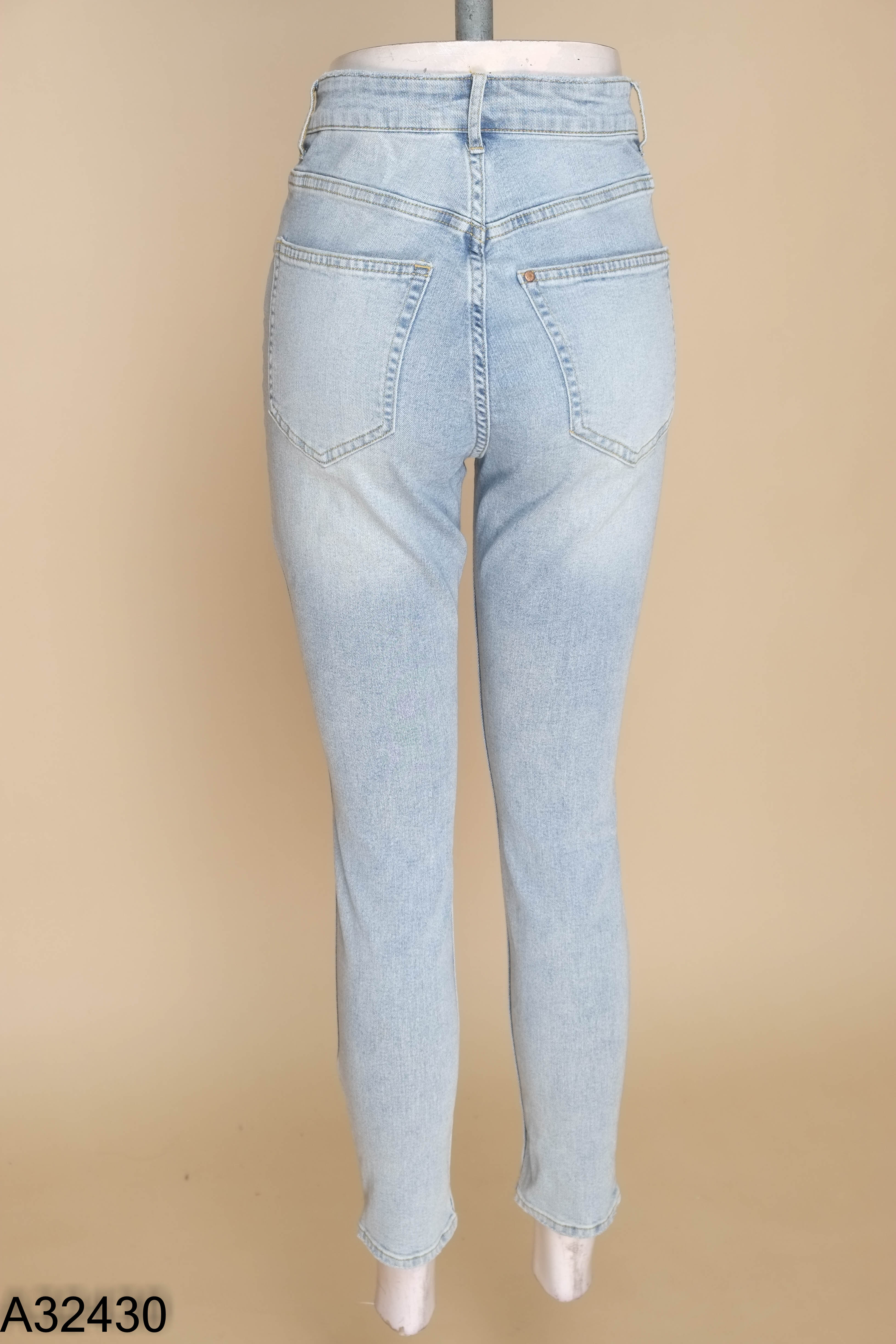 Quần jeans HM xanh nhạt