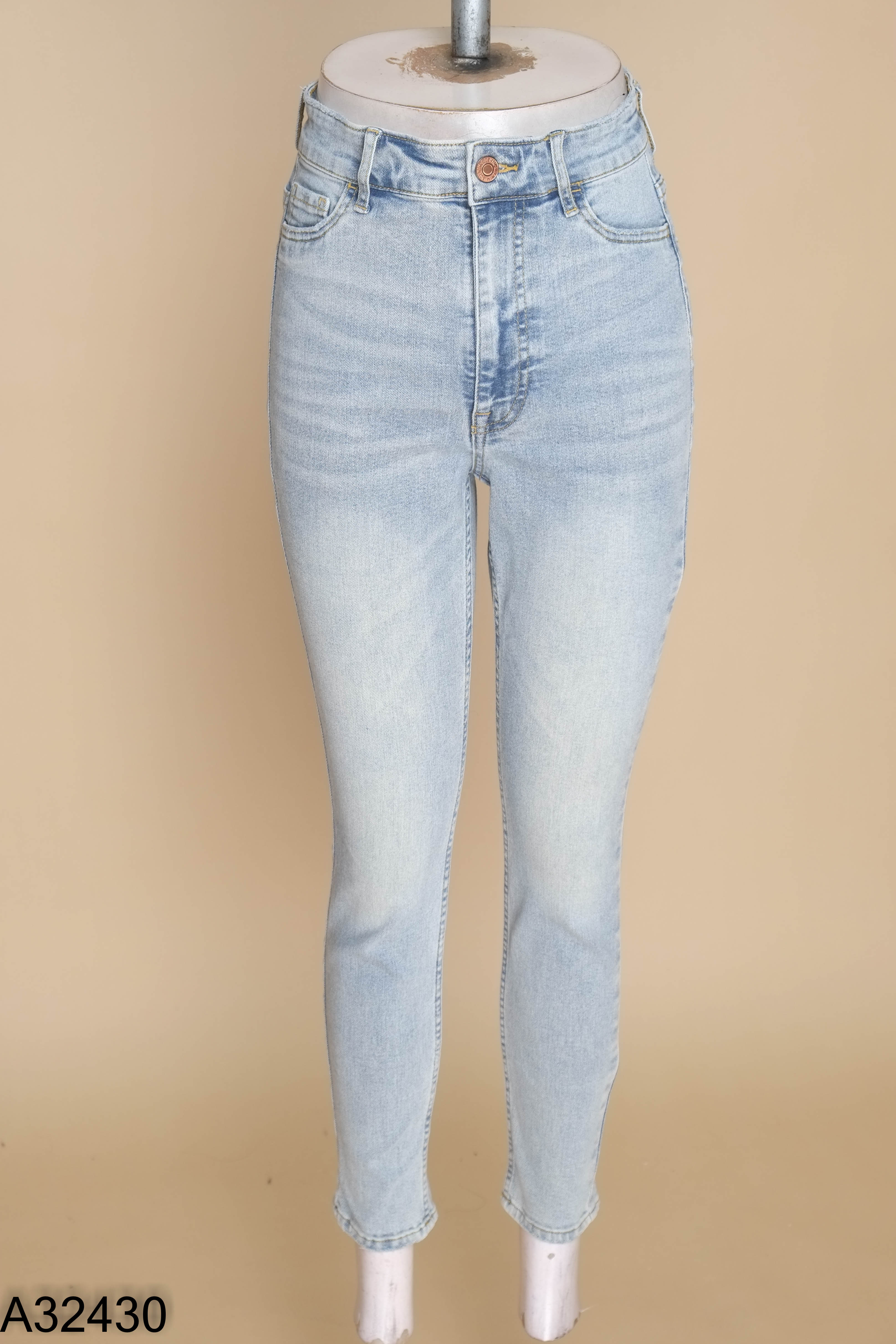 Quần jeans HM xanh nhạt
