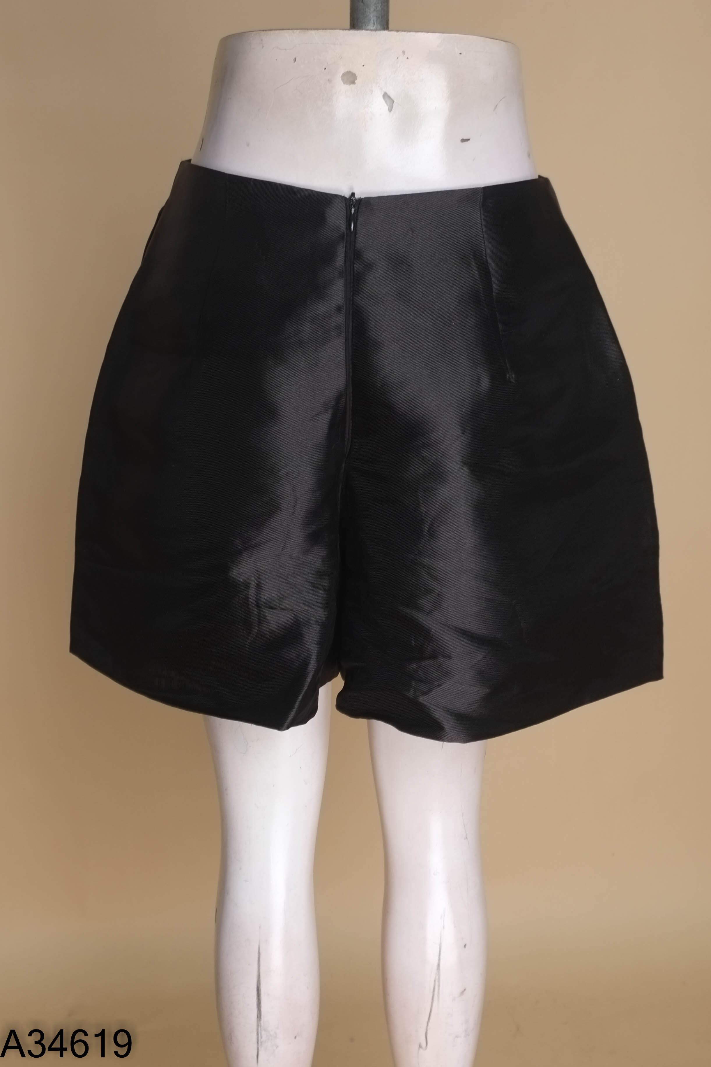 Quần shorts taffta MOIRE đen