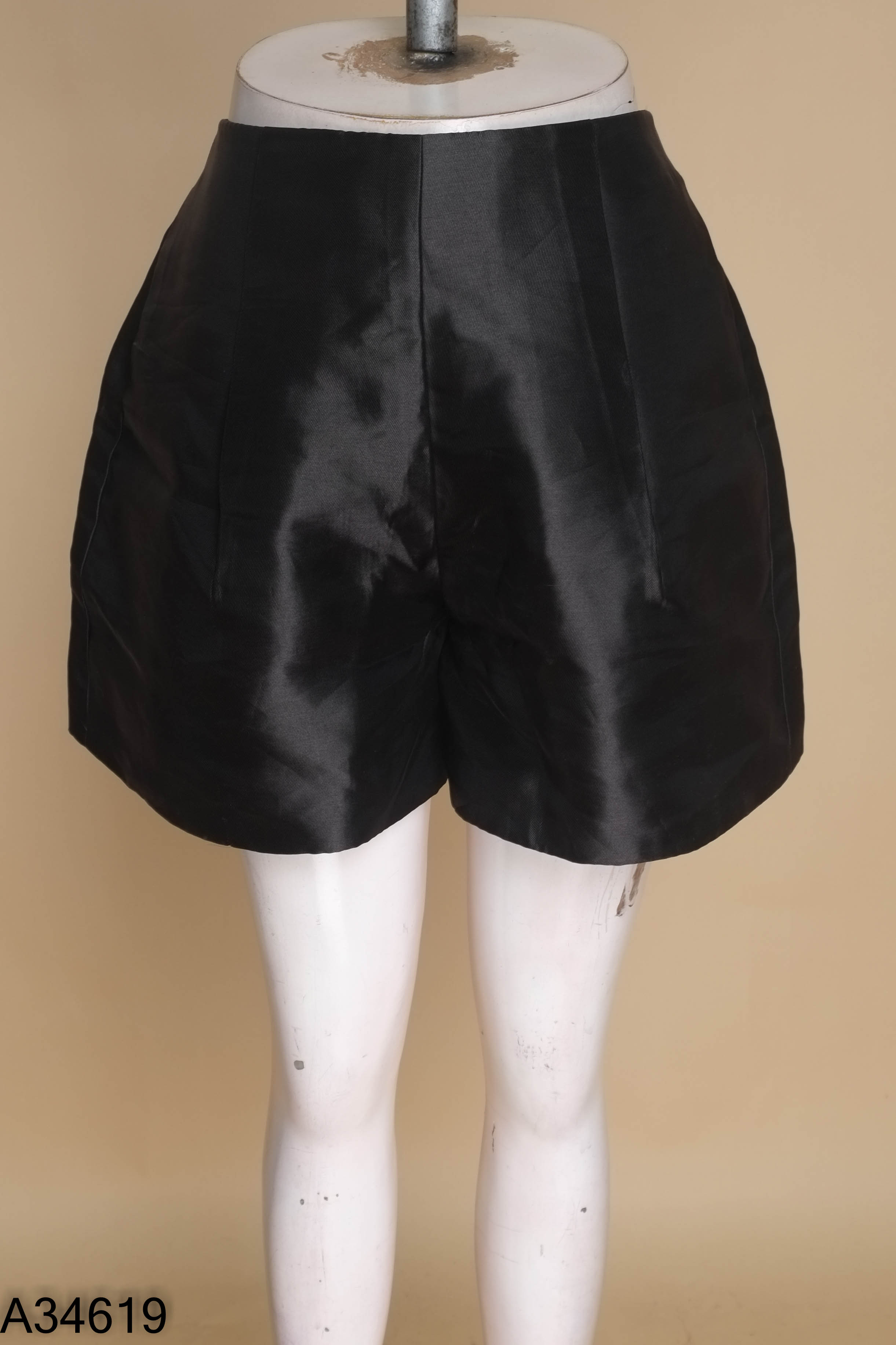 Quần shorts taffta MOIRE đen
