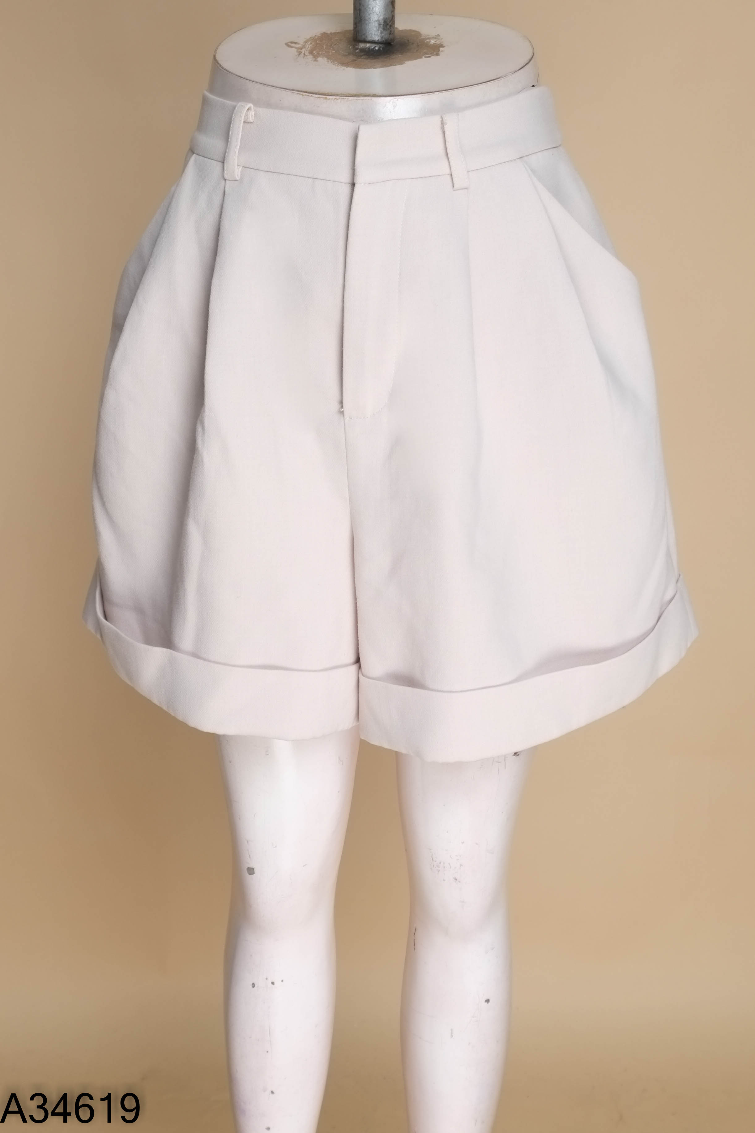 Quần shorts be gấp gấu