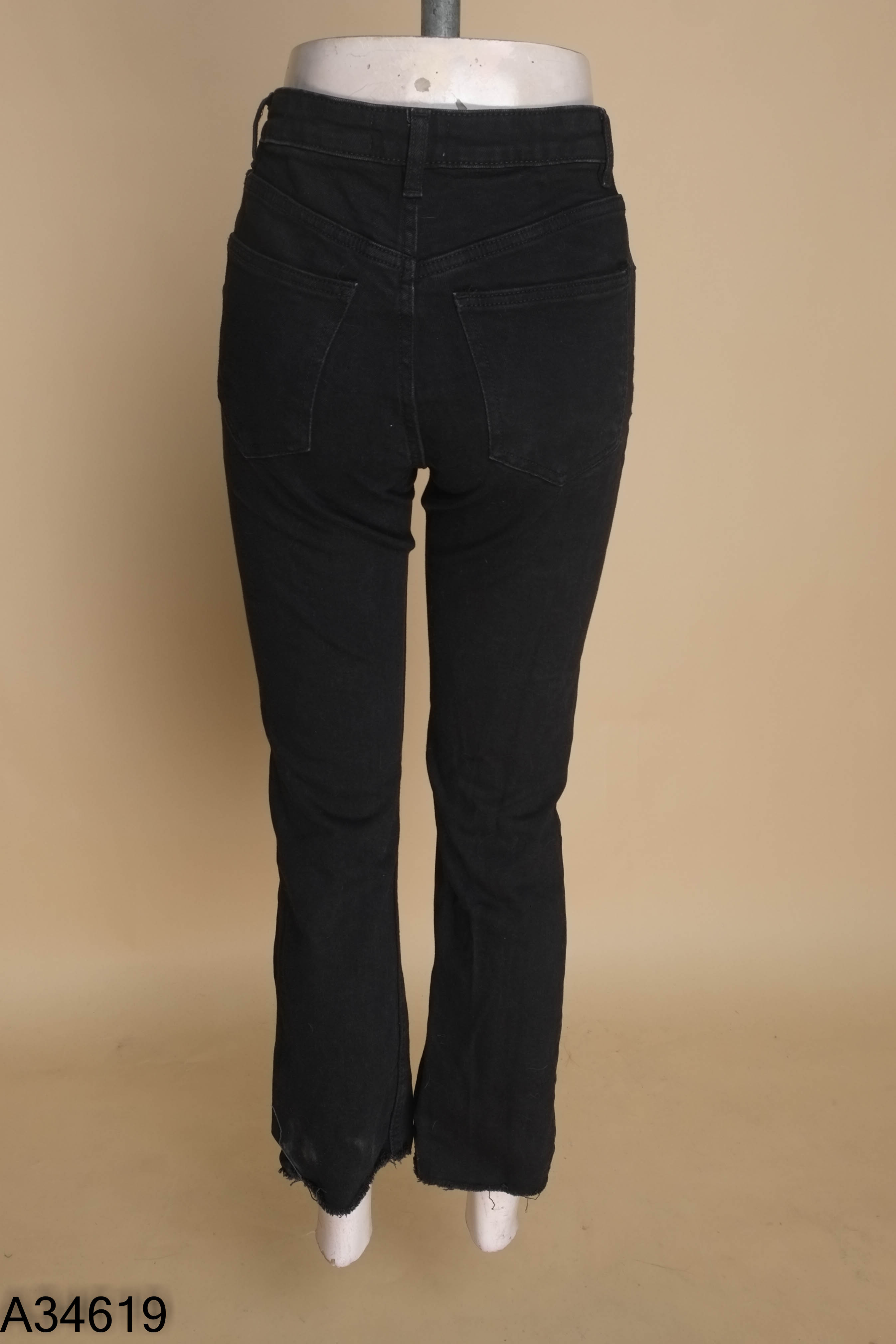 Quần jeans đen ZARA cắt gấu (XUẤT)
