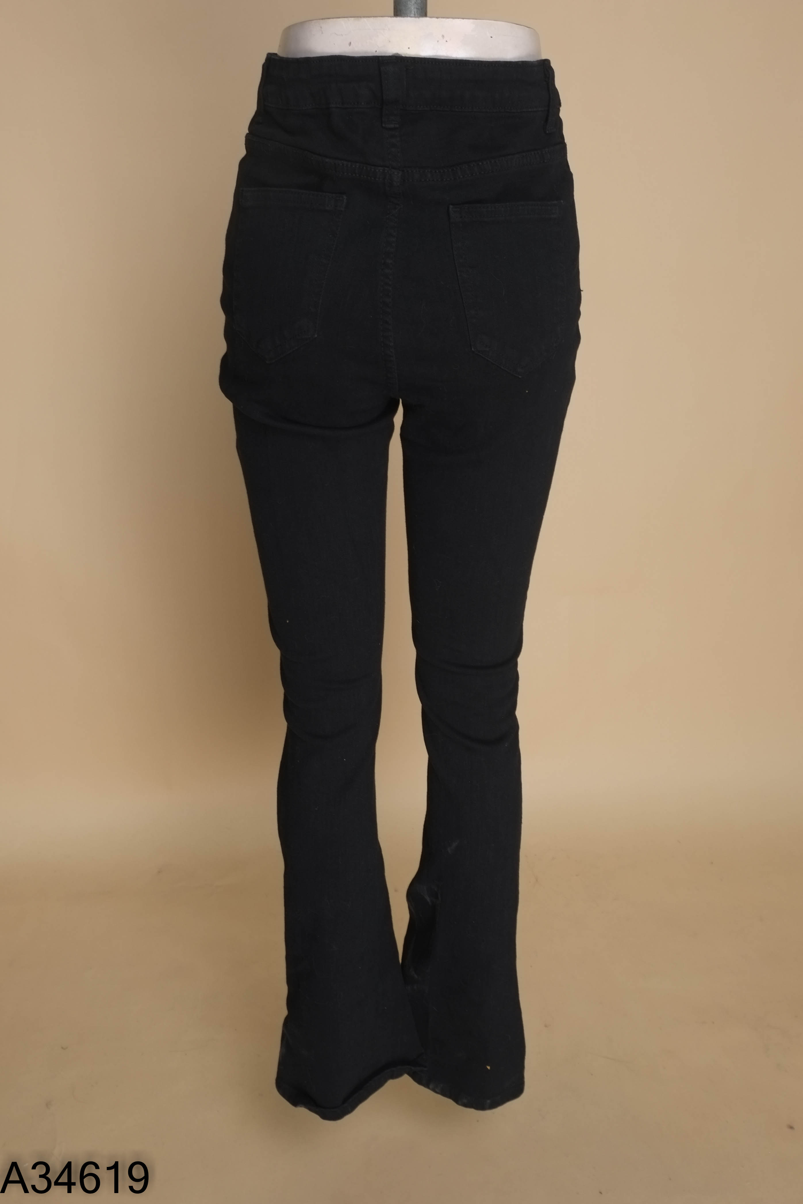 Quần jeans đen trơn dáng loe