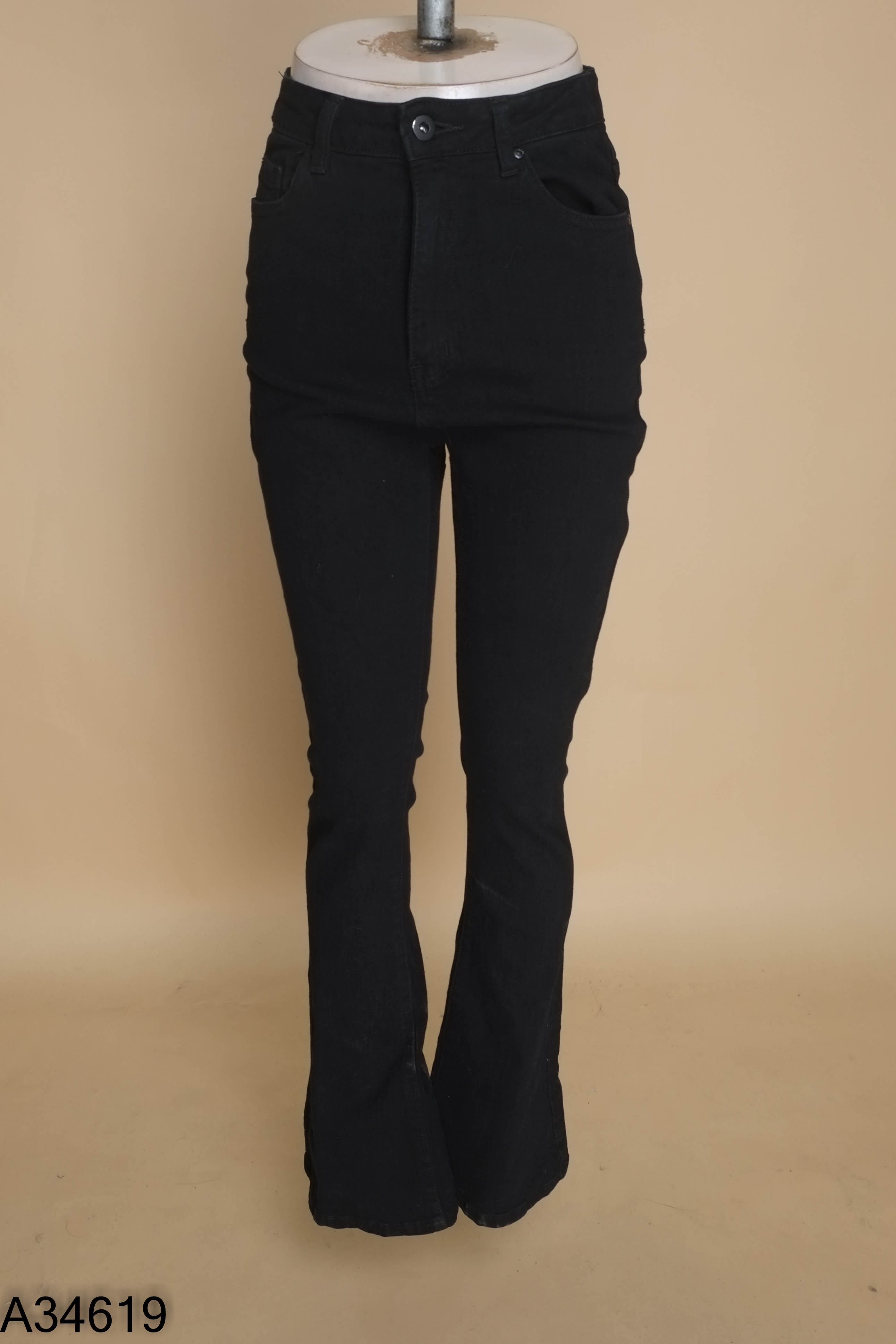 Quần jeans đen trơn dáng loe