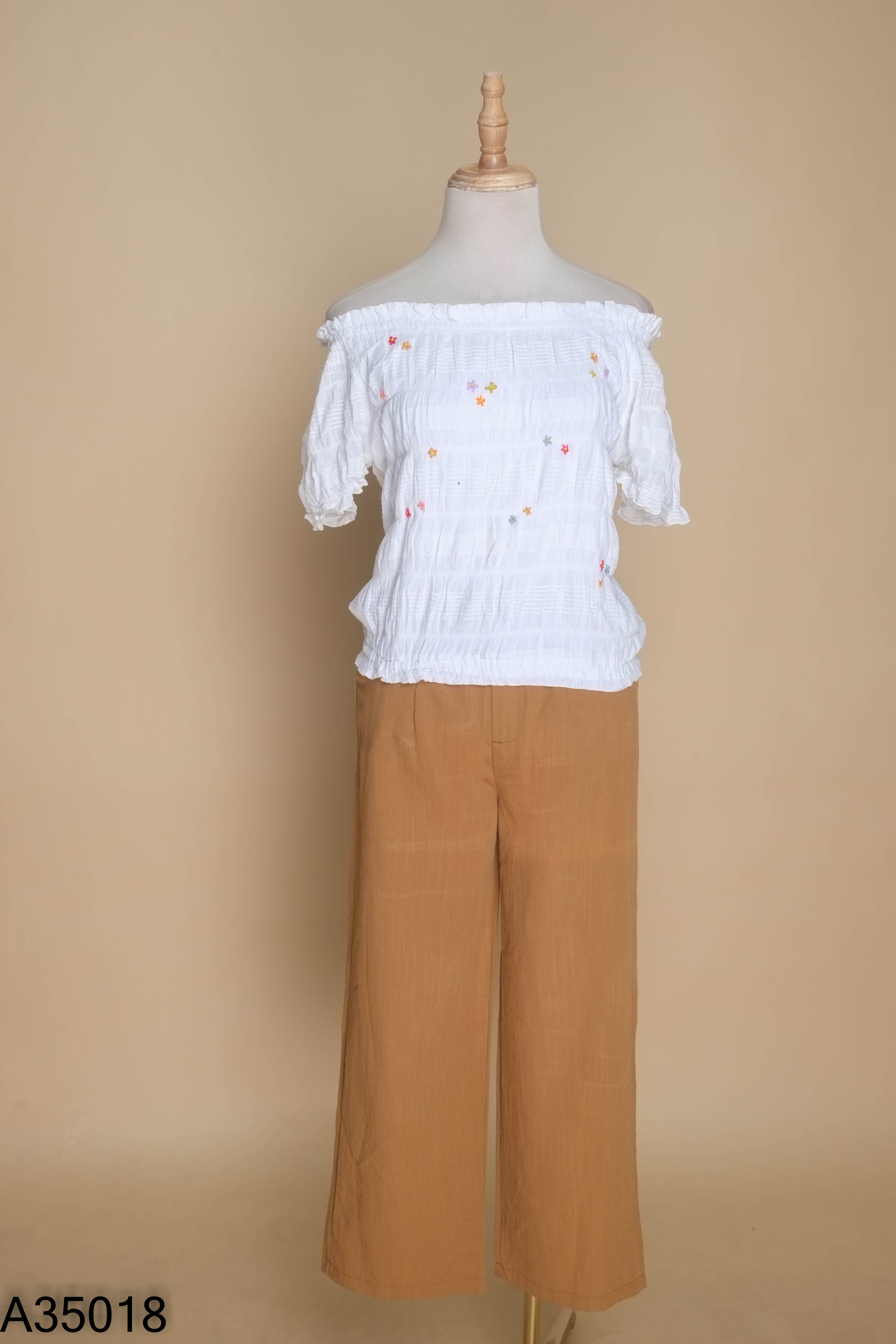 Set Áo trễ vai trắng nhún + Quần nâu