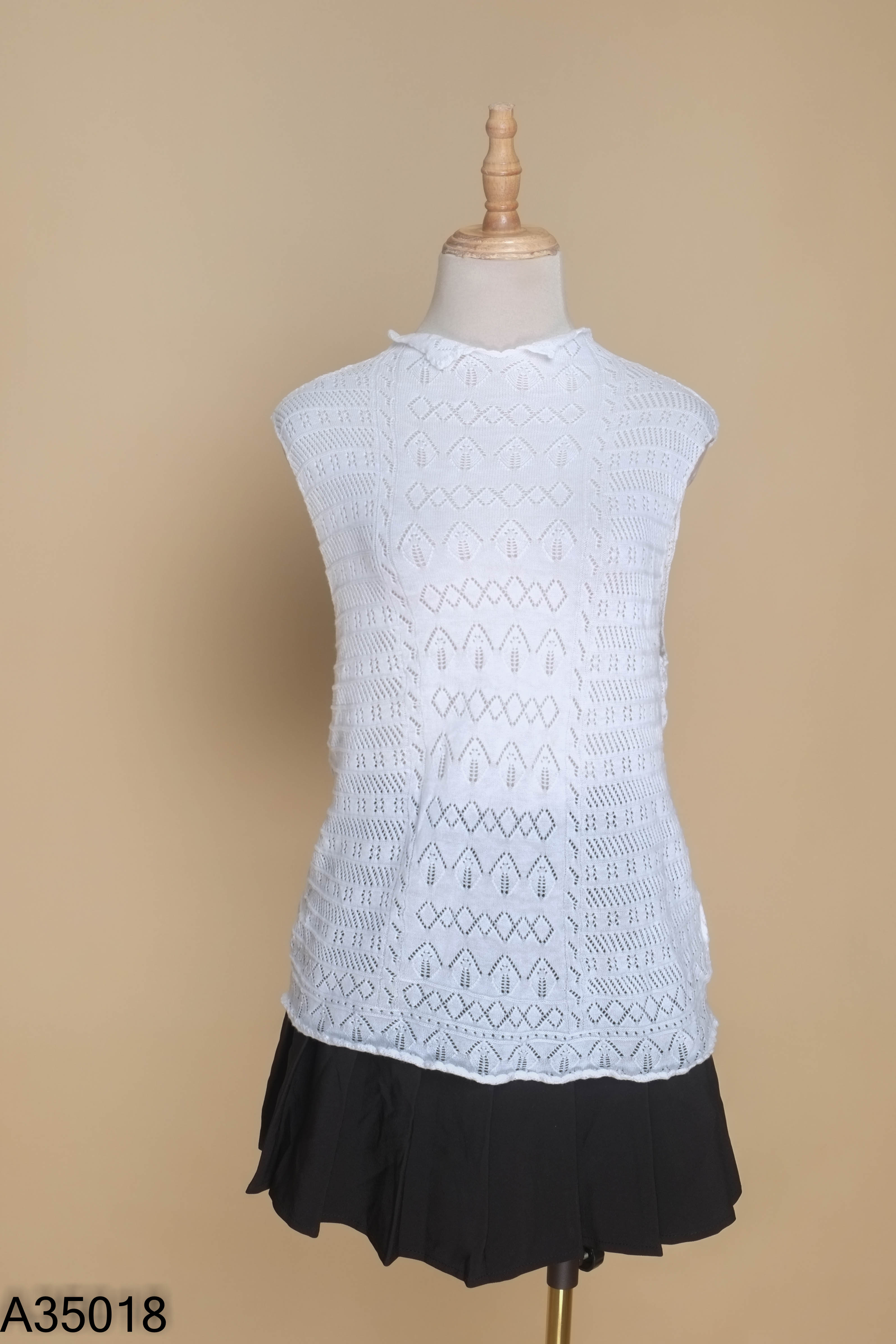 Set Áo ren trắng sát nách + Chân váy đen xếp ly