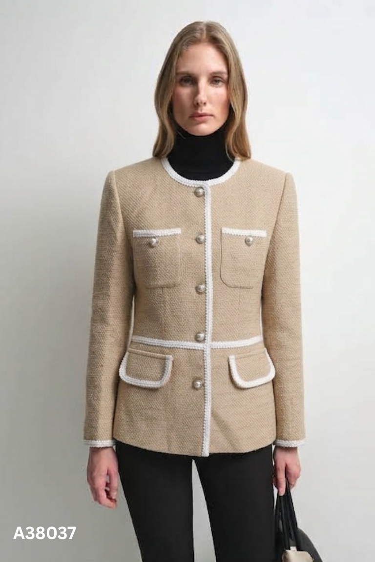 Áo tweed nâu nhạt phối cúc ngọc