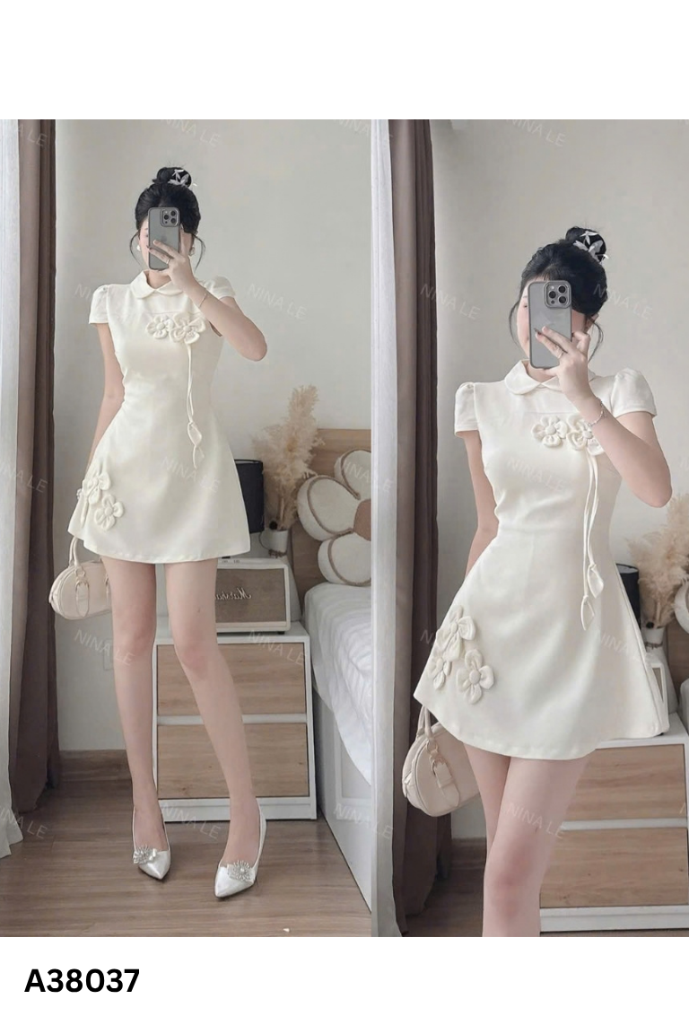 Váy kem họa tiết cổ hoa
