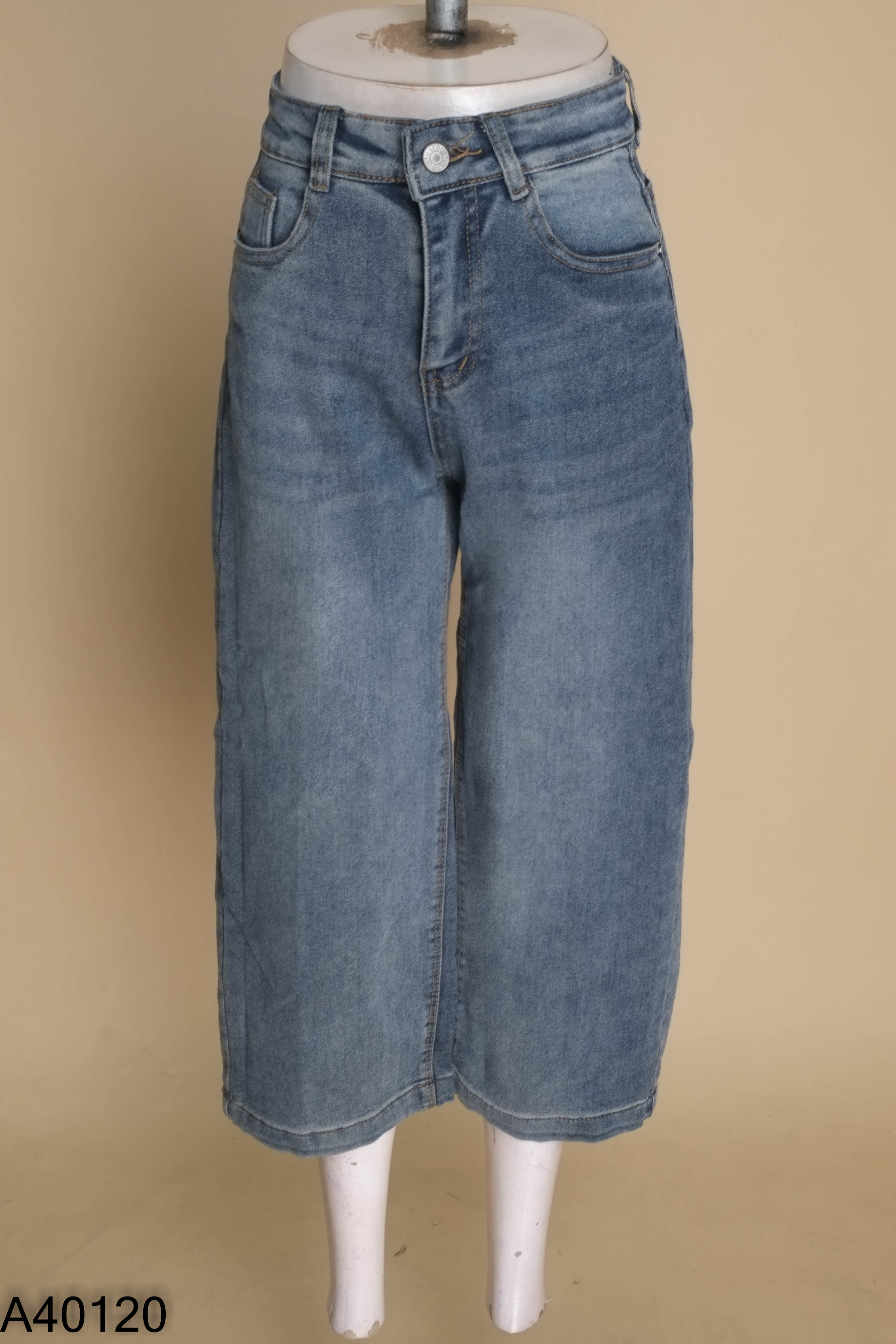 Quần jeans xanh trơn ống rộng