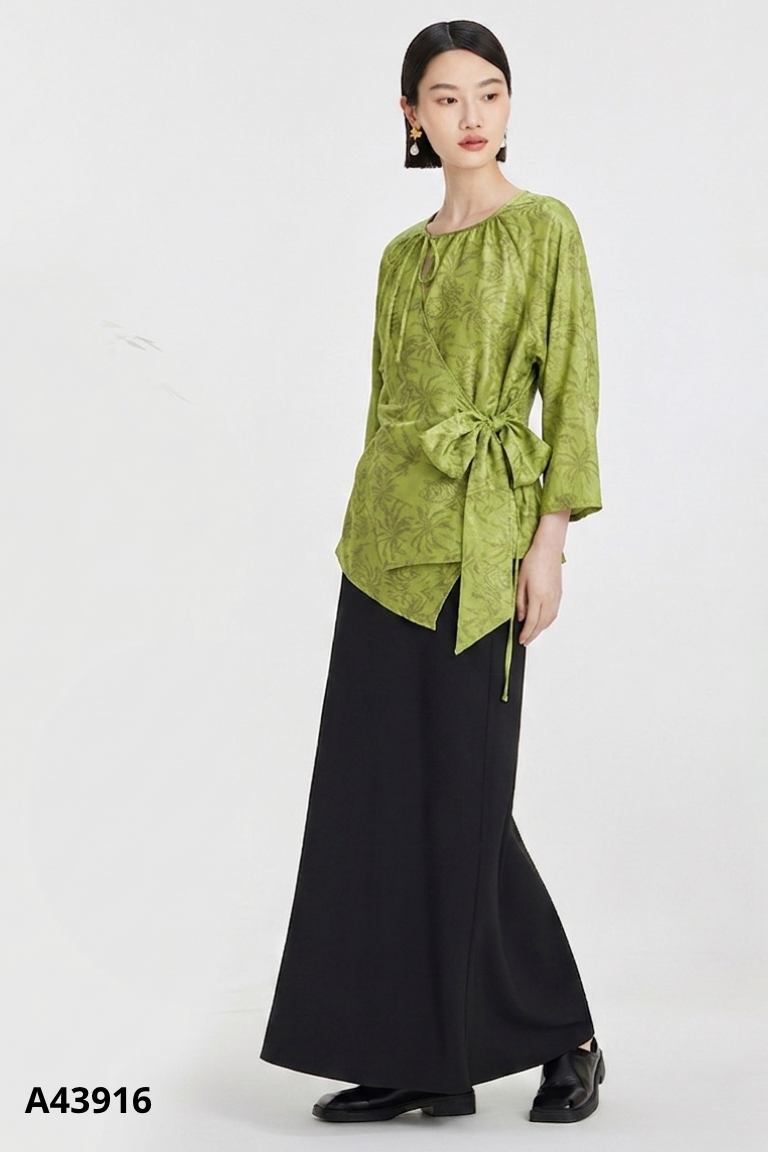 Áo xanh họa tiết