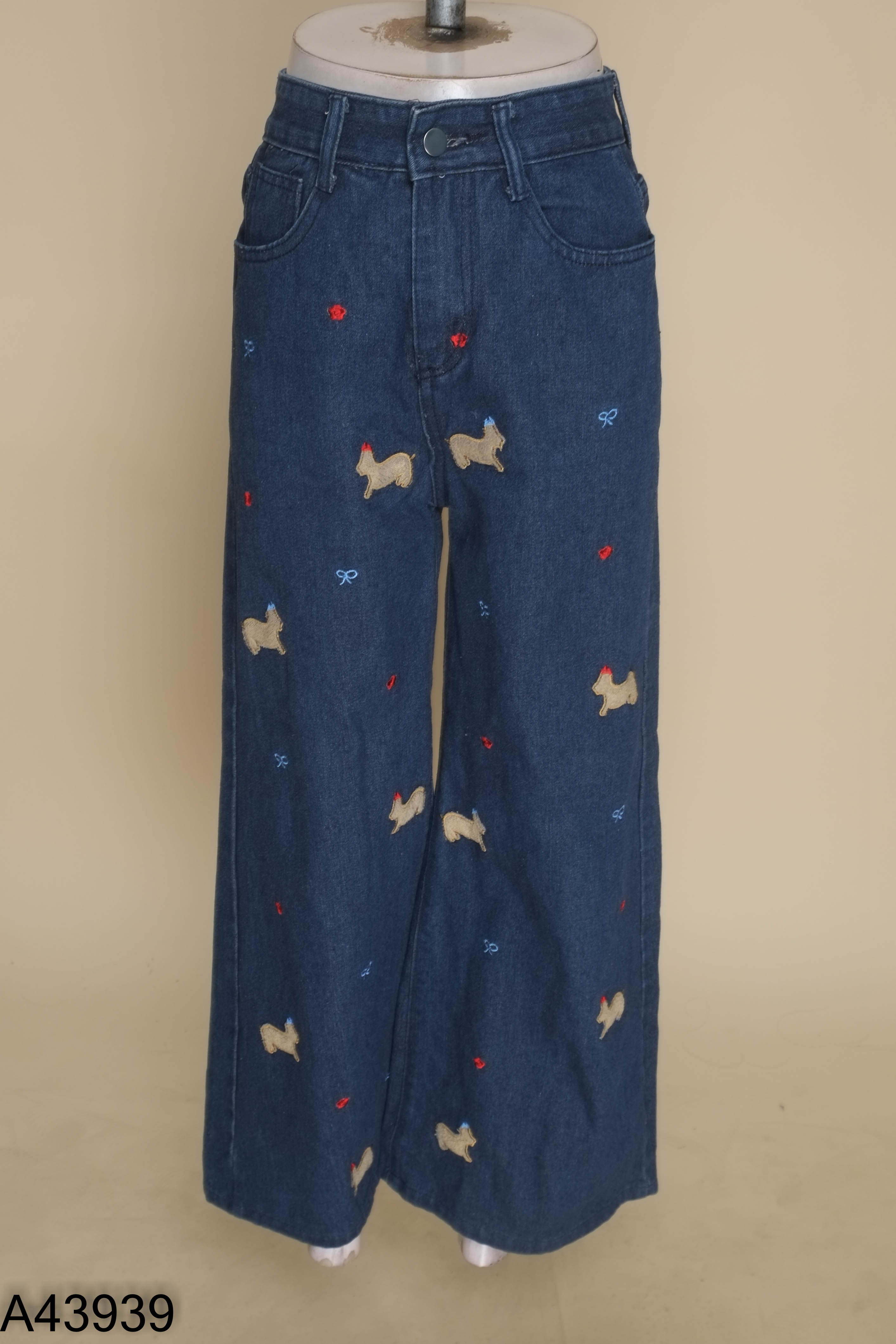 A4393910157-Quần jeans xanh thêu hình cute
