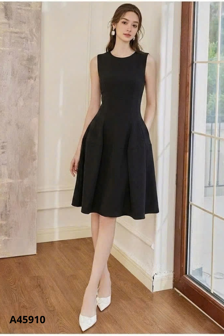 Váy đen sát nách trơn dài