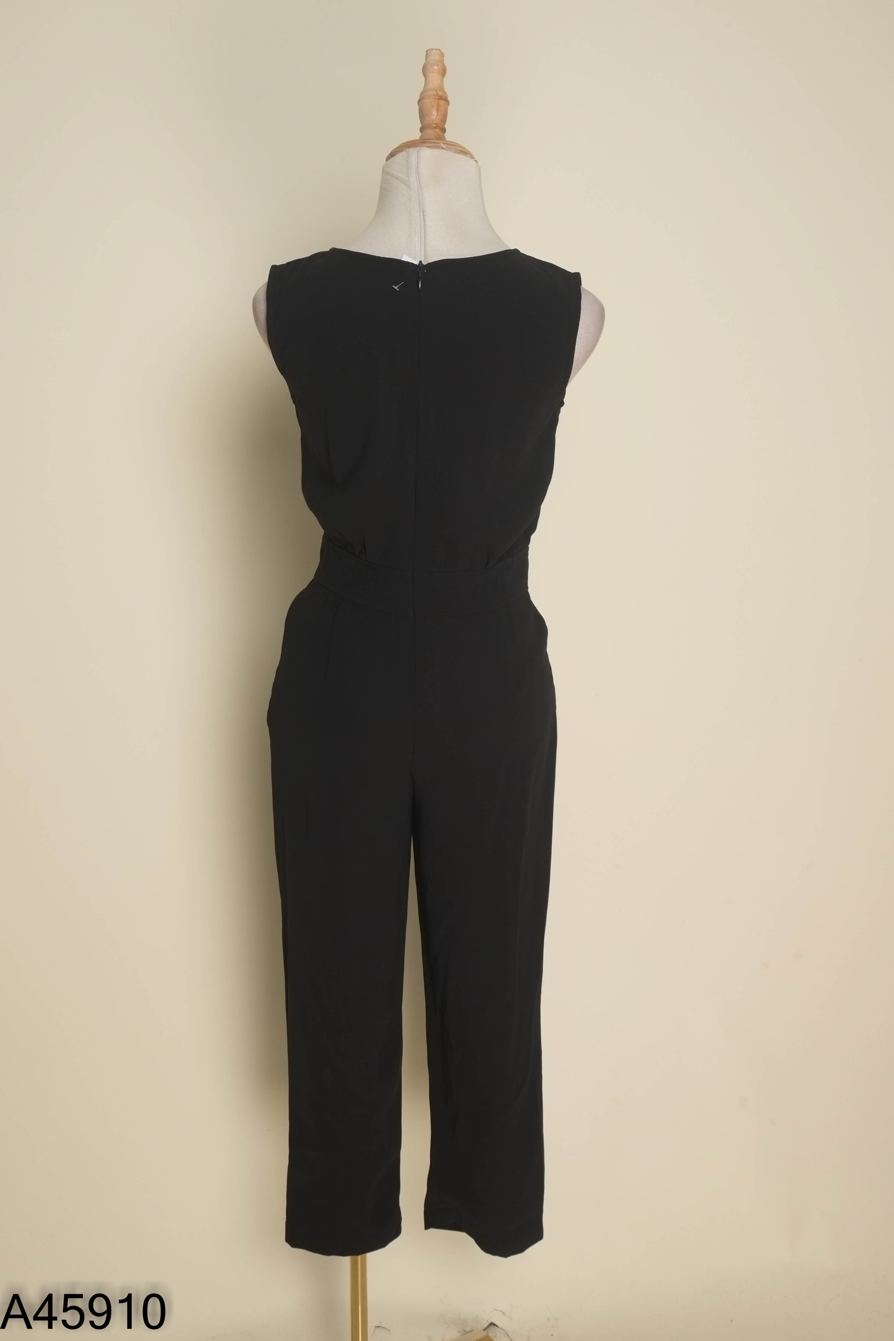 Jumpsuits đen trơn sát nách