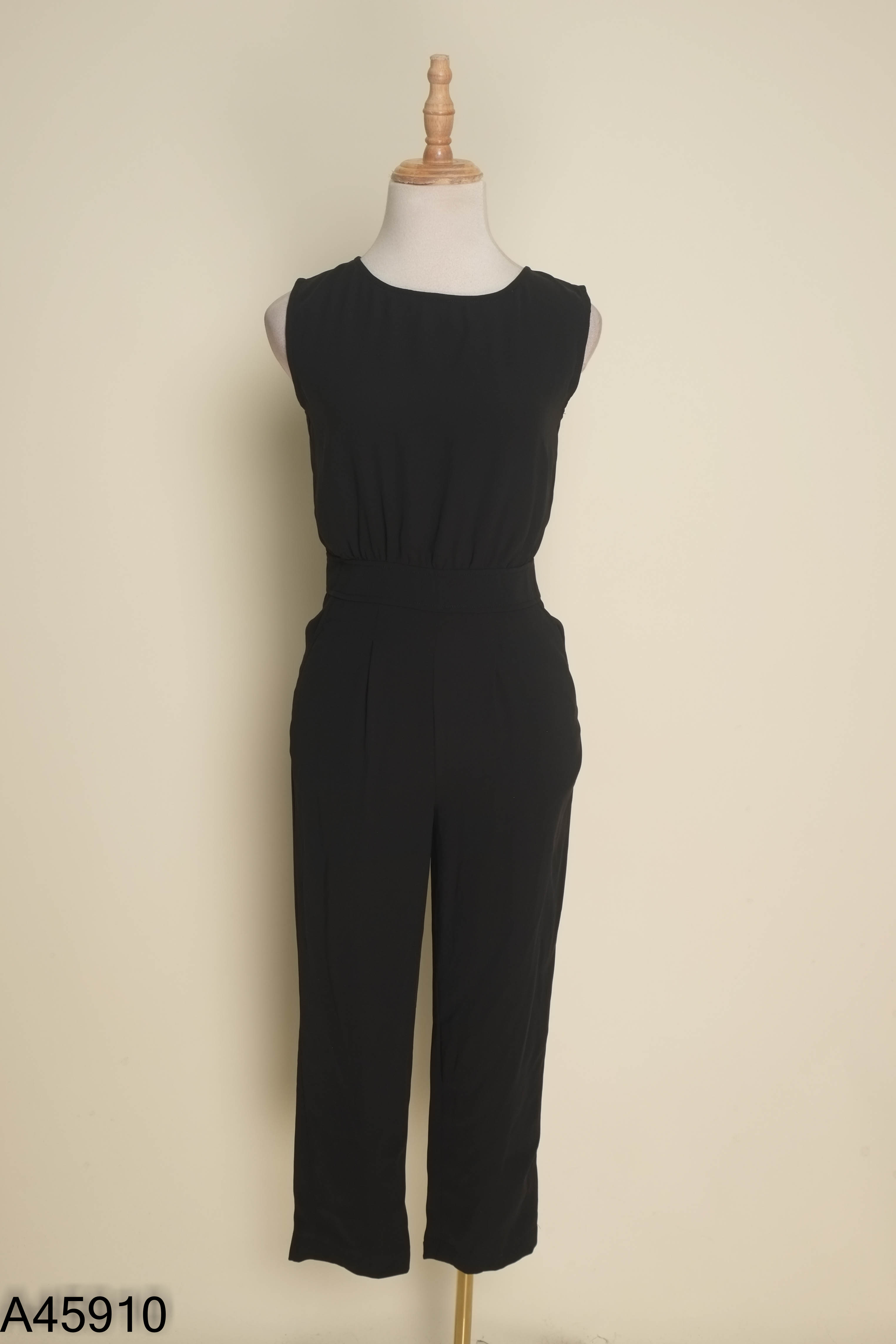 Jumpsuits đen trơn sát nách